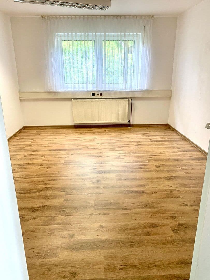 office to rent, 112 m², Adelsdorf, Bavaria office to rent, 112 m², Adelsdorf, Bavaria