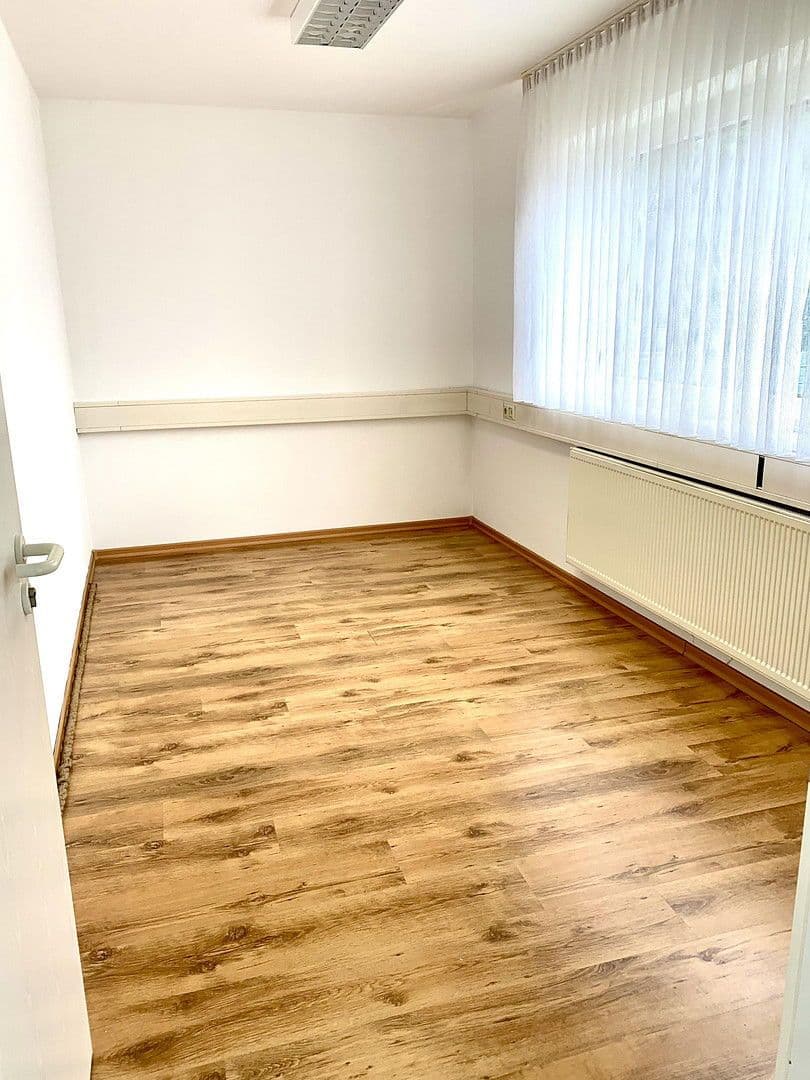 office to rent, 112 m², Adelsdorf, Bavaria office to rent, 112 m², Adelsdorf, Bavaria