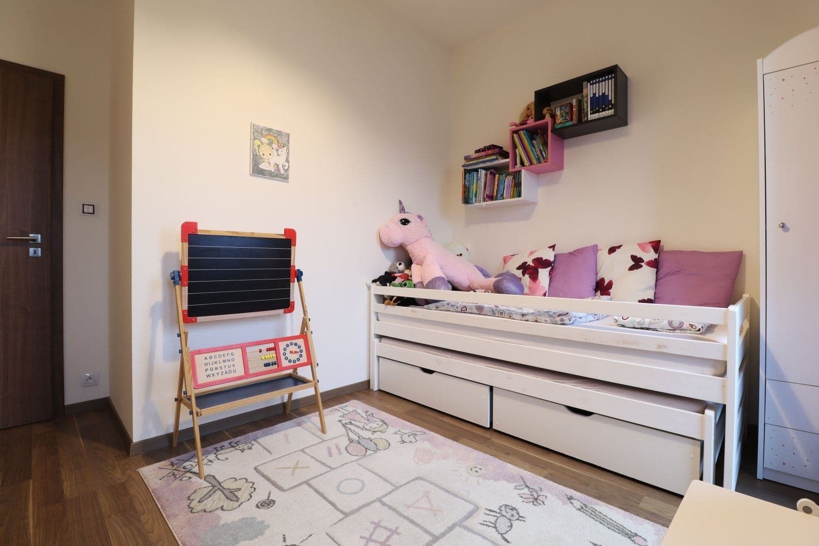 2 bedroom with open-plan kitchen flat to rent, 74 m², Rižská, Prague, Prague 2 bedroom with open-plan kitchen flat to rent, 74 m², Rižská, Prague, Prague