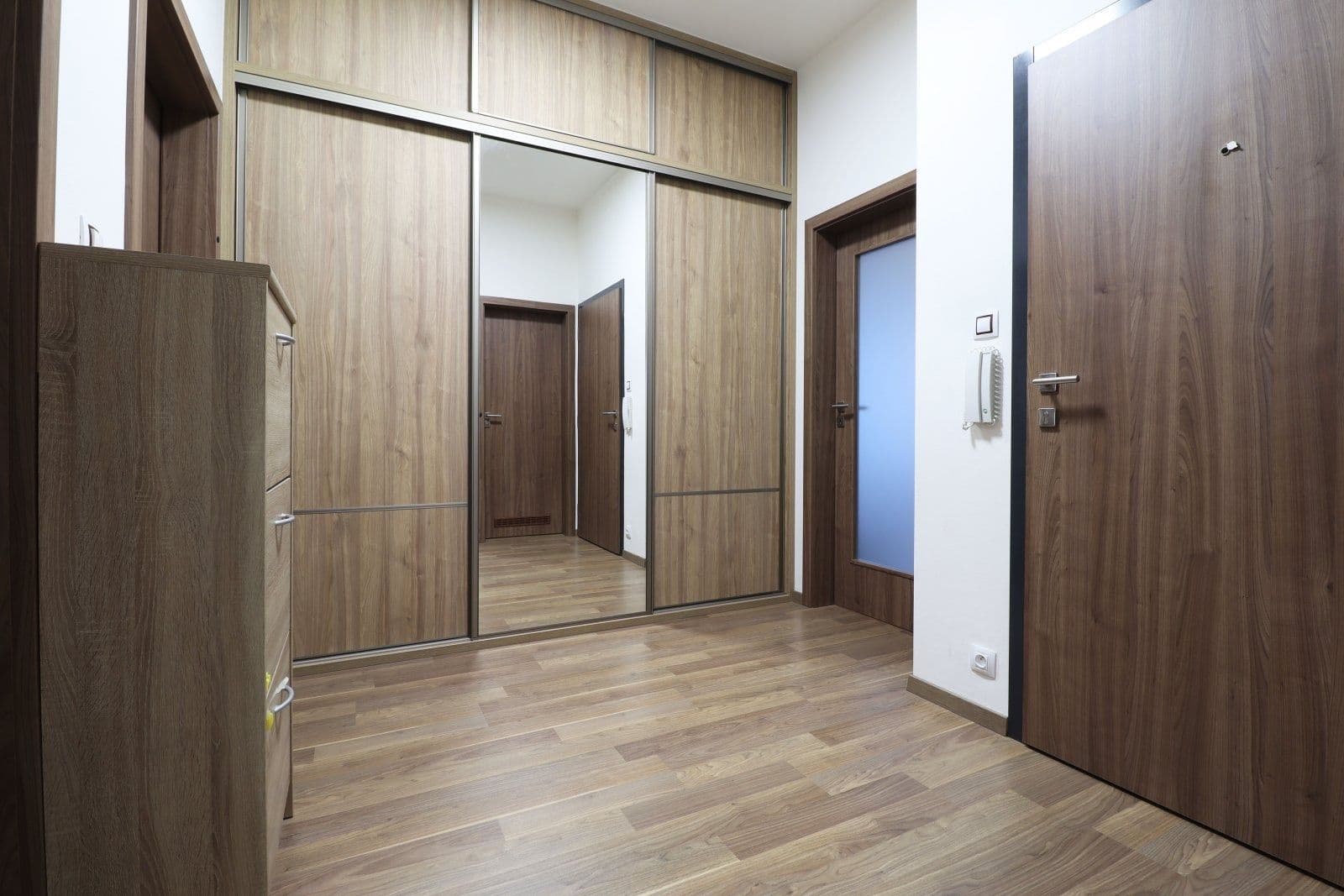 2 bedroom with open-plan kitchen flat to rent, 74 m², Rižská, Prague, Prague 2 bedroom with open-plan kitchen flat to rent, 74 m², Rižská, Prague, Prague