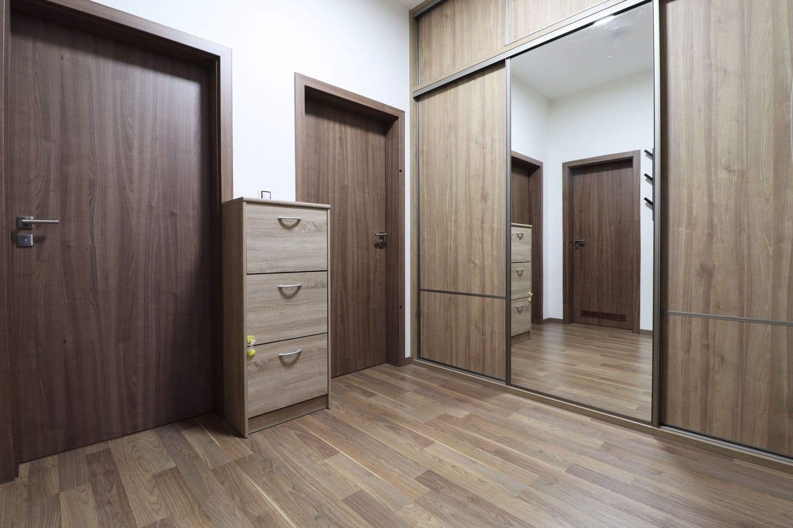 2 bedroom with open-plan kitchen flat to rent, 74 m², Rižská, Prague, Prague 2 bedroom with open-plan kitchen flat to rent, 74 m², Rižská, Prague, Prague