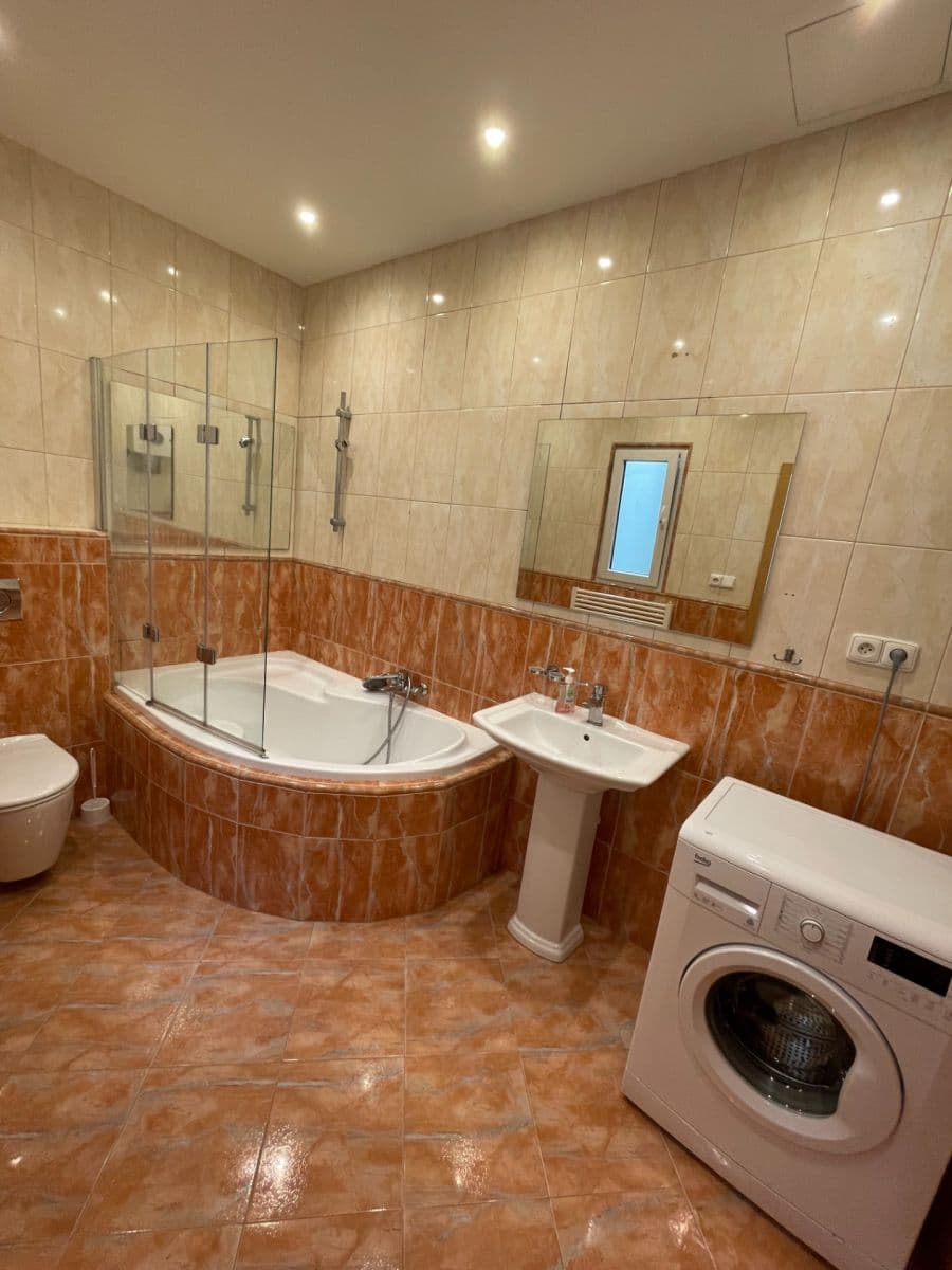 2 bedroom with open-plan kitchen flat to rent, 88 m², Vrázova, Prague, Prague 2 bedroom with open-plan kitchen flat to rent, 88 m², Vrázova, Prague, Prague