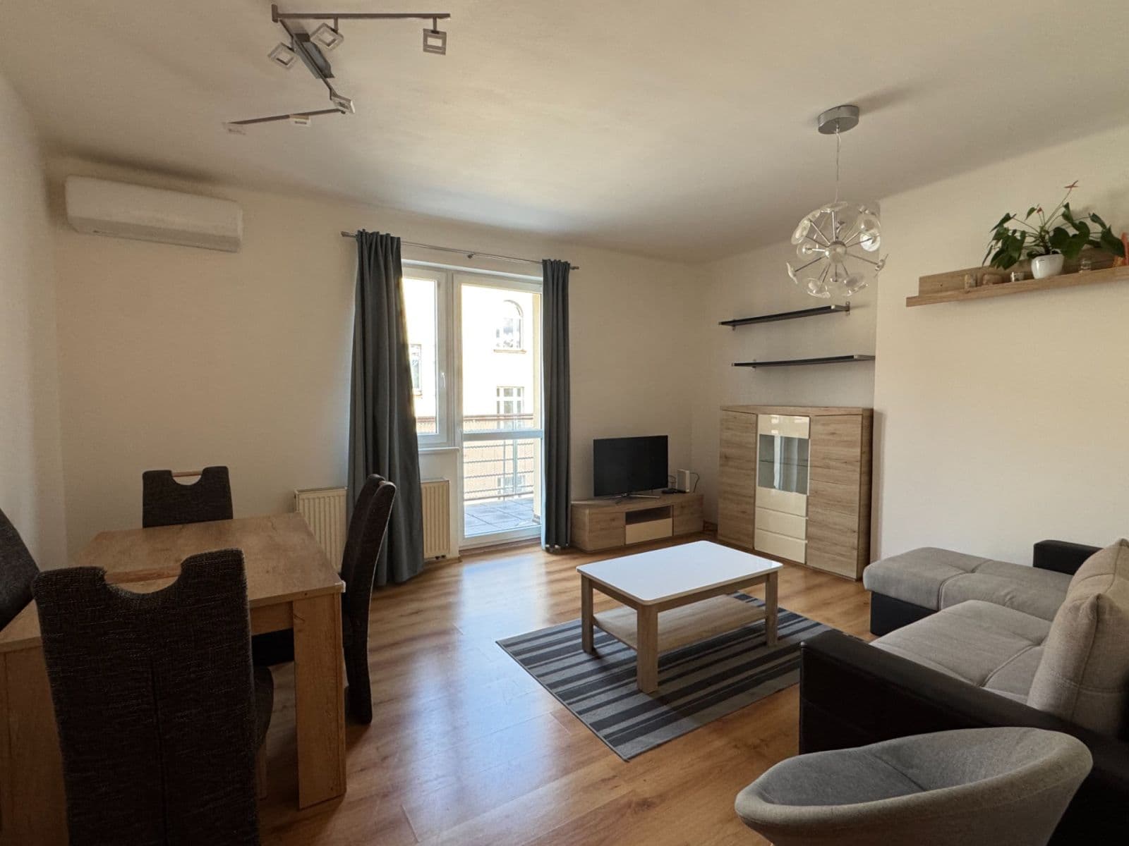 2 bedroom with open-plan kitchen flat to rent, 88 m², Vrázova, Prague, Prague 2 bedroom with open-plan kitchen flat to rent, 88 m², Vrázova, Prague, Prague