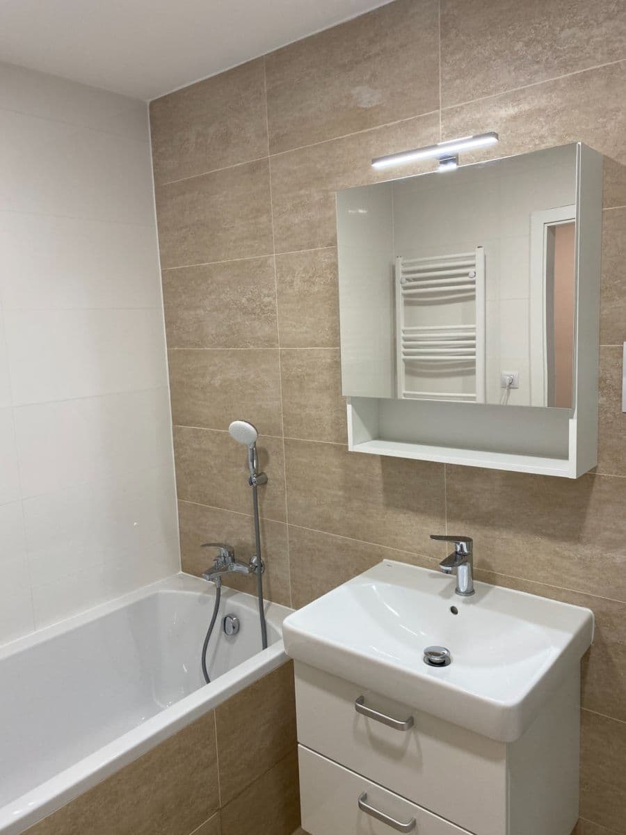 2 bedroom with open-plan kitchen flat for sale, 76 m², Na růžovém poli, Kladno, Středočeský Region 2 bedroom with open-plan kitchen flat for sale, 76 m², Na růžovém poli, Kladno, Středočeský Region