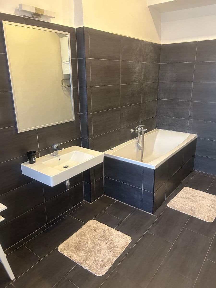 1 bedroom with open-plan kitchen flat to rent, 70 m², Masarykovo náměstí, Ostrava, Moravskoslezský Region 1 bedroom with open-plan kitchen flat to rent, 70 m², Masarykovo náměstí, Ostrava, Moravskoslezský Region