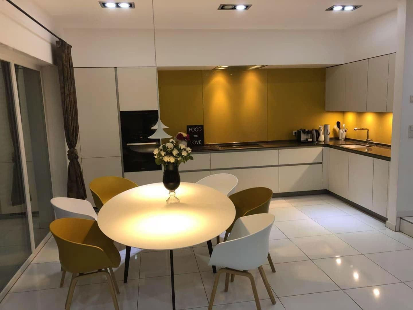 4 bedroom flat to rent, 120 m², Kalbacher Hauptstraße 48, Frankfurt am Main, Hesse 4 bedroom flat to rent, 120 m², Kalbacher Hauptstraße 48, Frankfurt am Main, Hesse