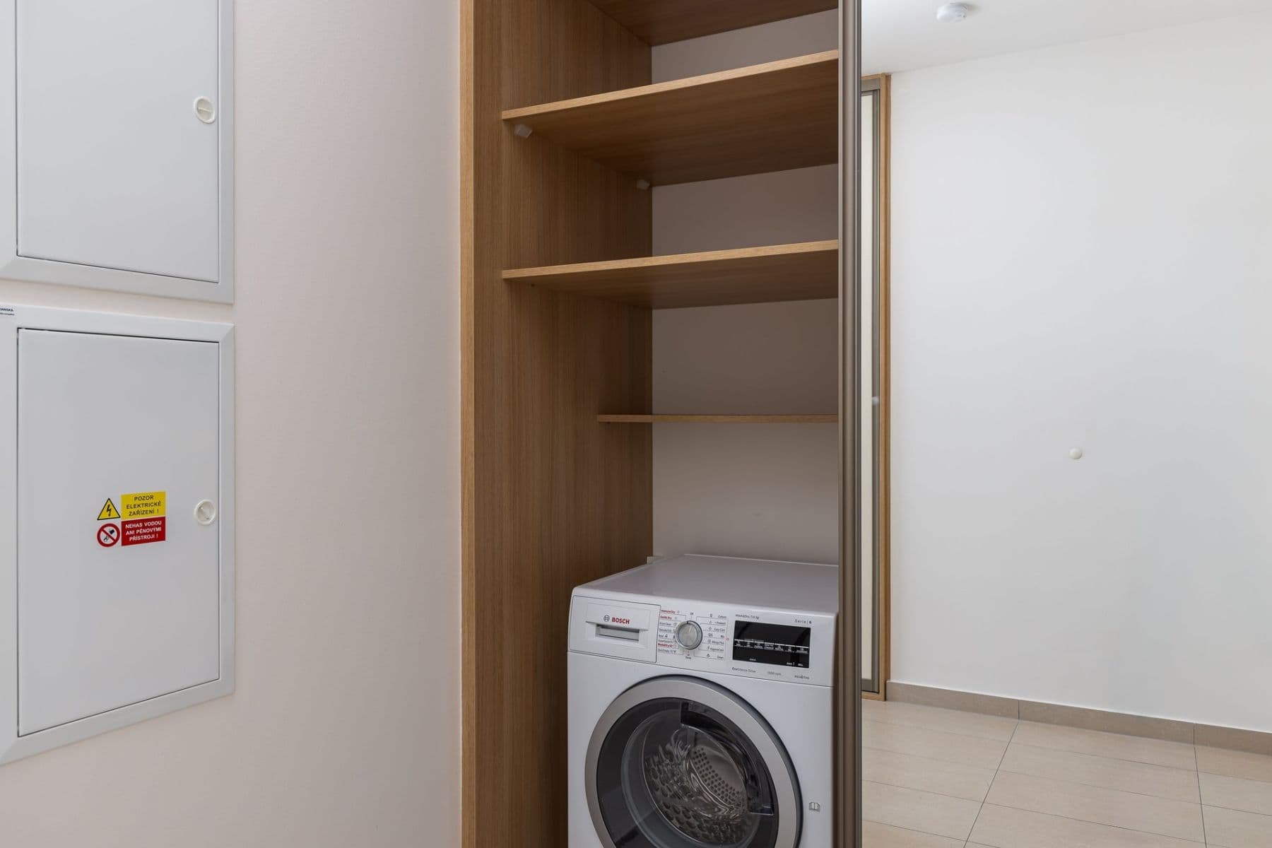 Studio flat to rent, 42 m², Pod stolovou horou, Prague, Prague Studio flat to rent, 42 m², Pod stolovou horou, Prague, Prague