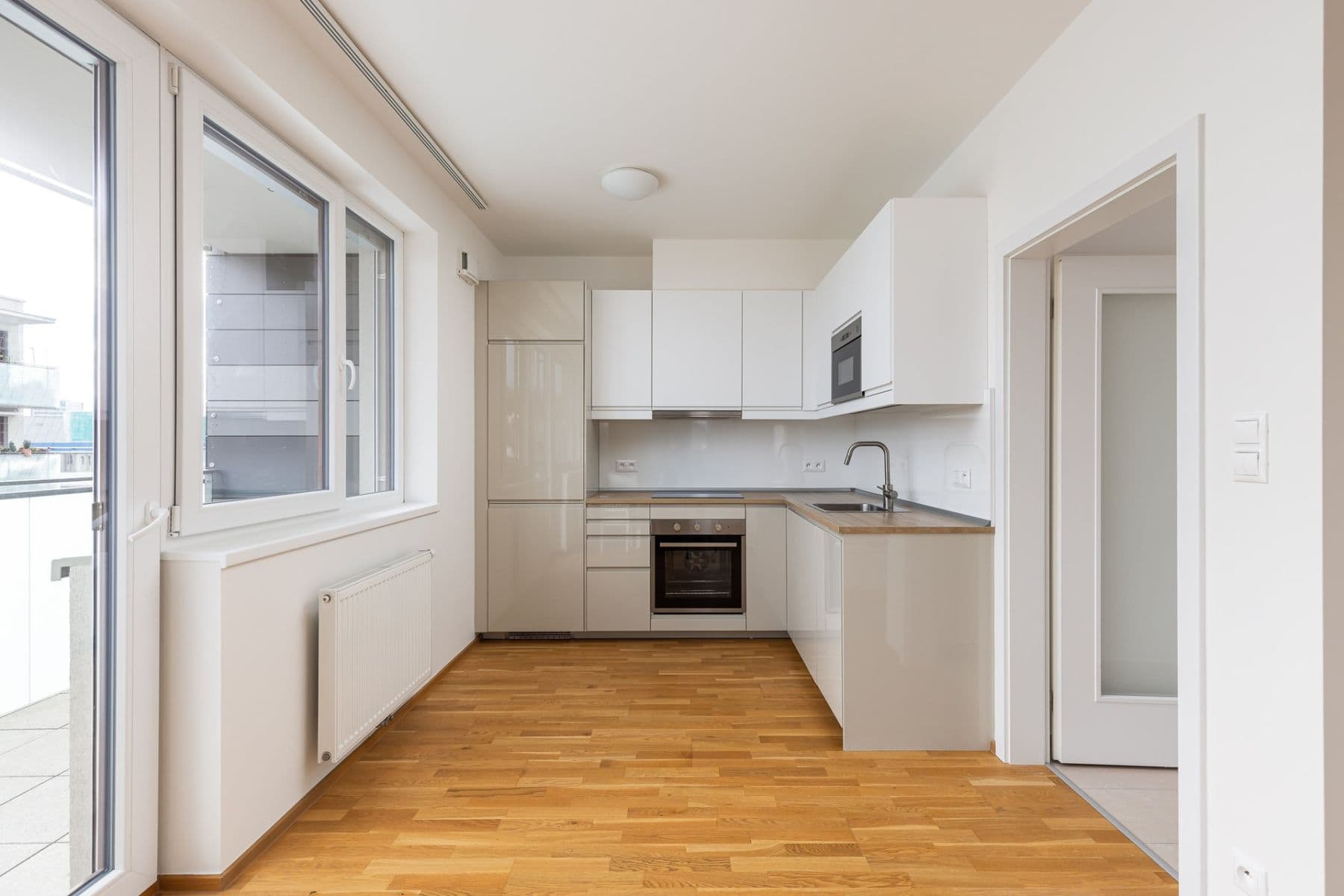 Studio flat to rent, 42 m², Pod stolovou horou, Prague, Prague Studio flat to rent, 42 m², Pod stolovou horou, Prague, Prague