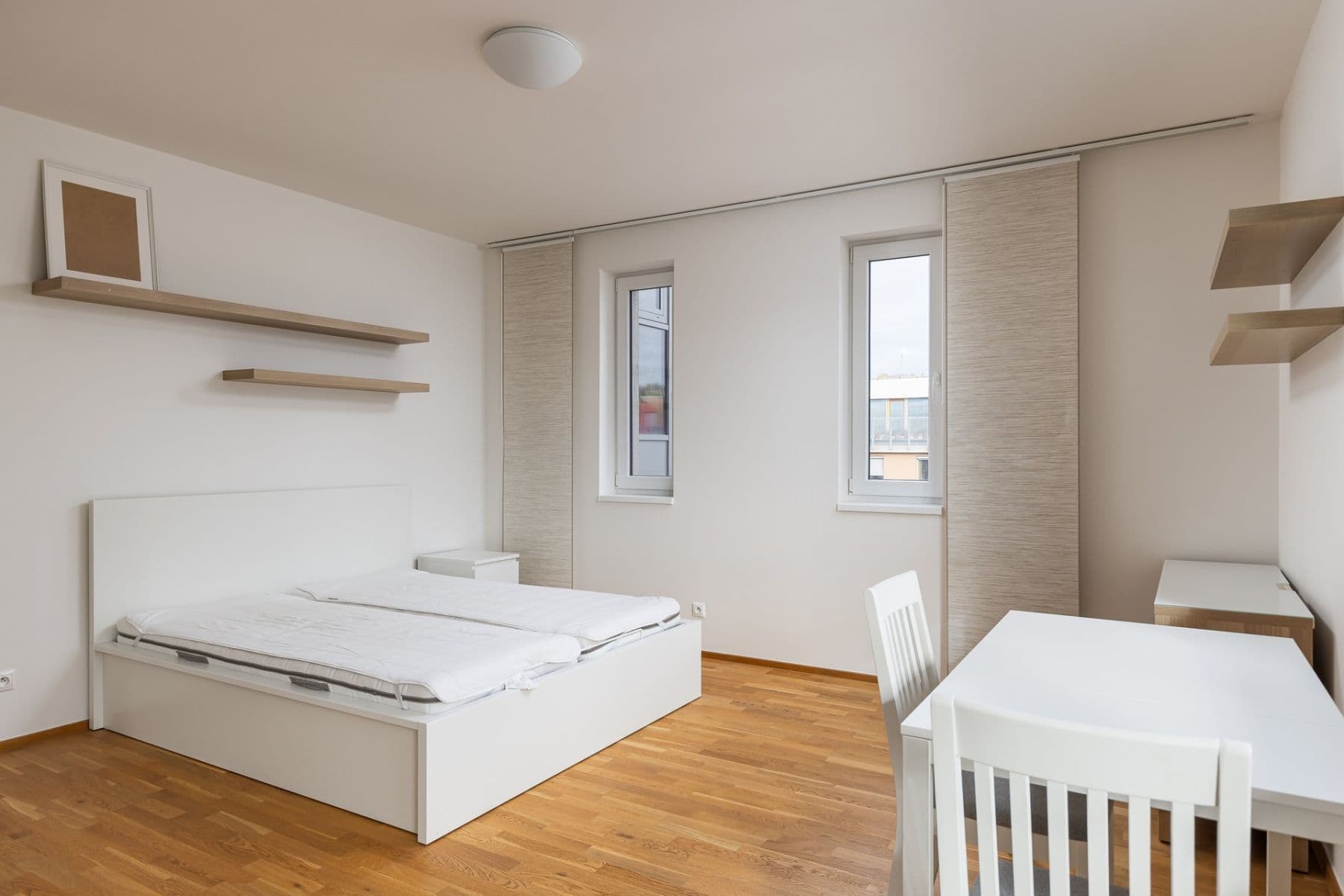 Studio flat to rent, 42 m², Pod stolovou horou, Prague, Prague Studio flat to rent, 42 m², Pod stolovou horou, Prague, Prague