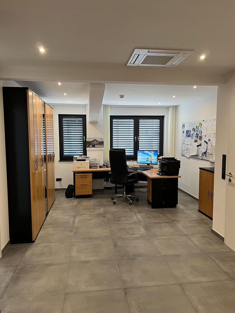 non-residential property for sale, 2,254 m², Leopoldshöhe, North Rhine-Westphalia non-residential property for sale, 2,254 m², Leopoldshöhe, North Rhine-Westphalia