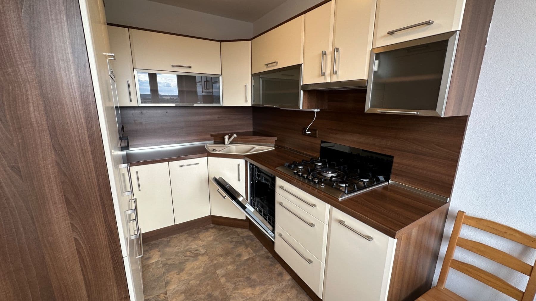2 bedroom with open-plan kitchen flat to rent, 75 m², Dunajská, Brno, Jihomoravský Region 2 bedroom with open-plan kitchen flat to rent, 75 m², Dunajská, Brno, Jihomoravský Region