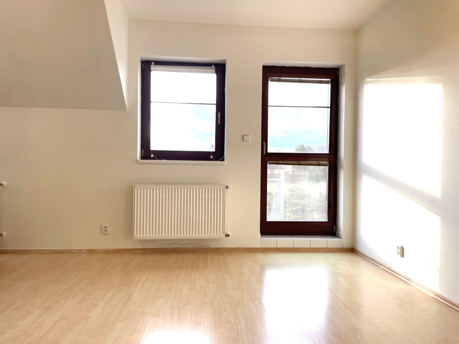 3 bedroom with open-plan kitchen flat for sale, 100 m², Hrnčířská, Jesenice, Středočeský Region 3 bedroom with open-plan kitchen flat for sale, 100 m², Hrnčířská, Jesenice, Středočeský Region