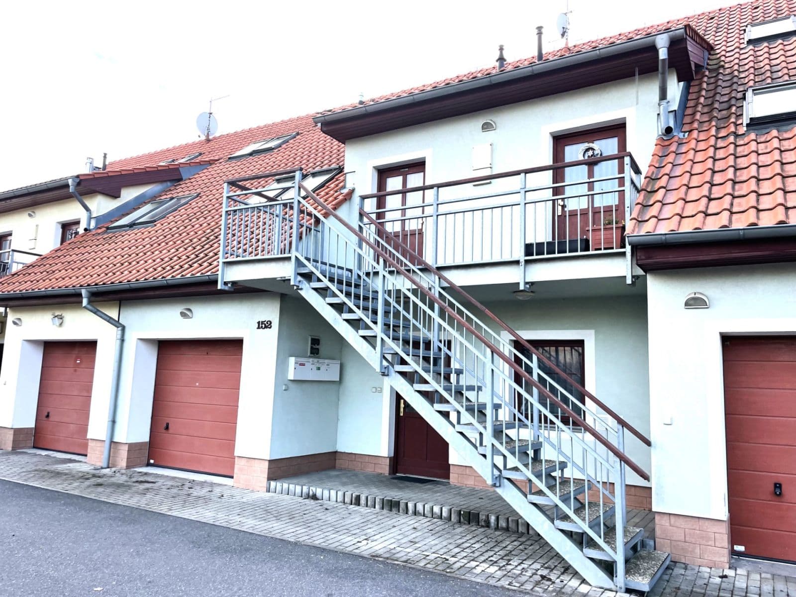 3 bedroom with open-plan kitchen flat for sale, 100 m², Hrnčířská, Jesenice, Středočeský Region 3 bedroom with open-plan kitchen flat for sale, 100 m², Hrnčířská, Jesenice, Středočeský Region