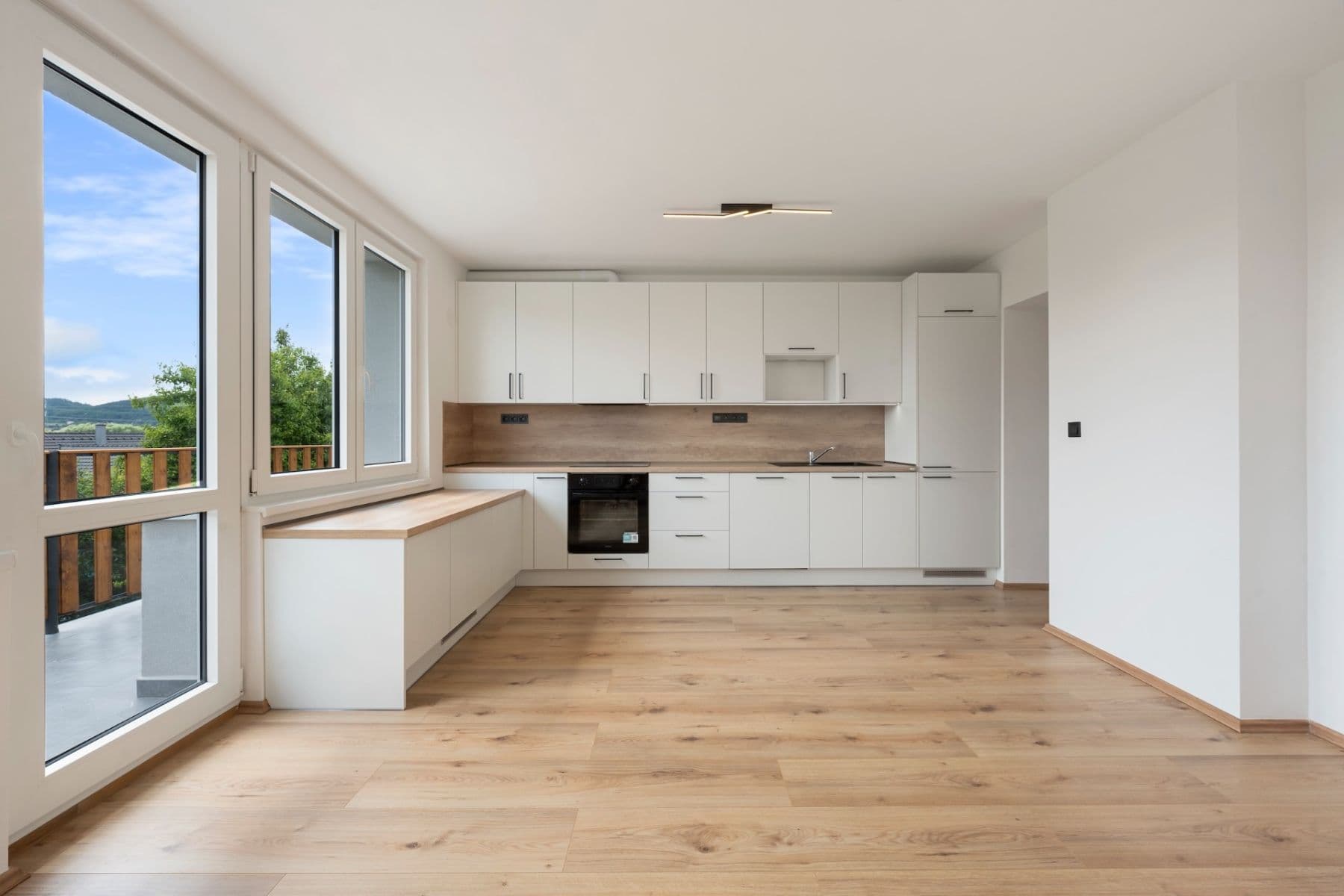 3 bedroom with open-plan kitchen flat for sale, 154 m², Čebín, Jihomoravský Region 3 bedroom with open-plan kitchen flat for sale, 154 m², Čebín, Jihomoravský Region