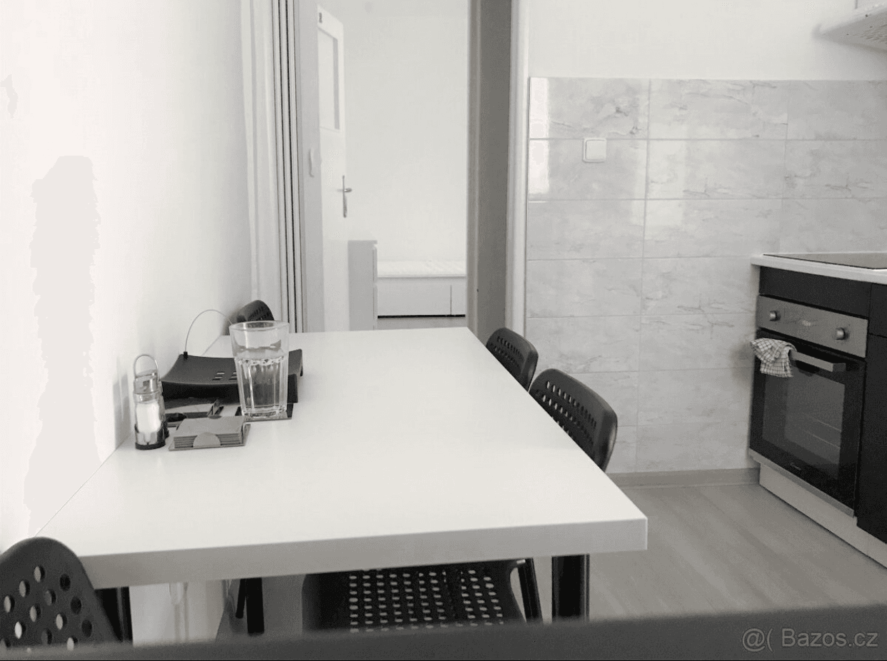 3 bedroom with open-plan kitchen flat to rent, 100 m², Na Včelíně, Zlín, Zlínský Region 3 bedroom with open-plan kitchen flat to rent, 100 m², Na Včelíně, Zlín, Zlínský Region