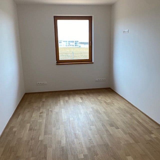 3 bedroom with open-plan kitchen flat to rent, 94 m², Nezvalova, Vestec, Středočeský Region 3 bedroom with open-plan kitchen flat to rent, 94 m², Nezvalova, Vestec, Středočeský Region