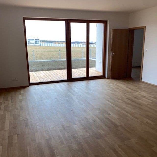 3 bedroom with open-plan kitchen flat to rent, 94 m², Nezvalova, Vestec, Středočeský Region 3 bedroom with open-plan kitchen flat to rent, 94 m², Nezvalova, Vestec, Středočeský Region