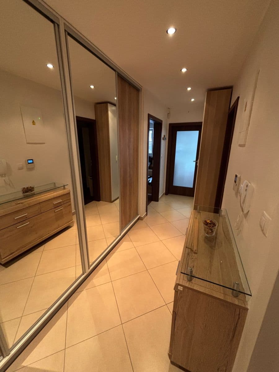 1 bedroom with open-plan kitchen flat to rent, 62 m², Modenská, Prague, Prague 1 bedroom with open-plan kitchen flat to rent, 62 m², Modenská, Prague, Prague