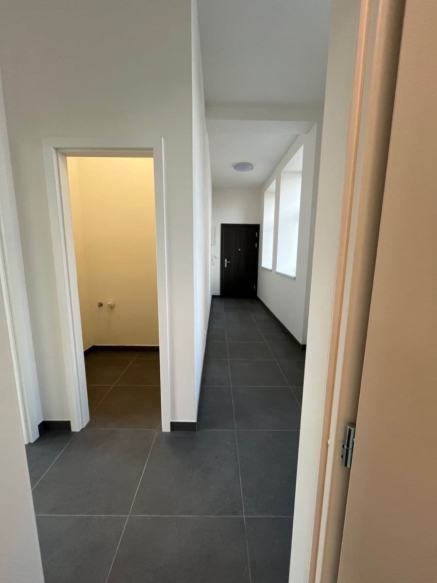 Studio flat to rent, 36 m², S. K. Neumanna, Kralupy nad Vltavou, Středočeský Region Studio flat to rent, 36 m², S. K. Neumanna, Kralupy nad Vltavou, Středočeský Region