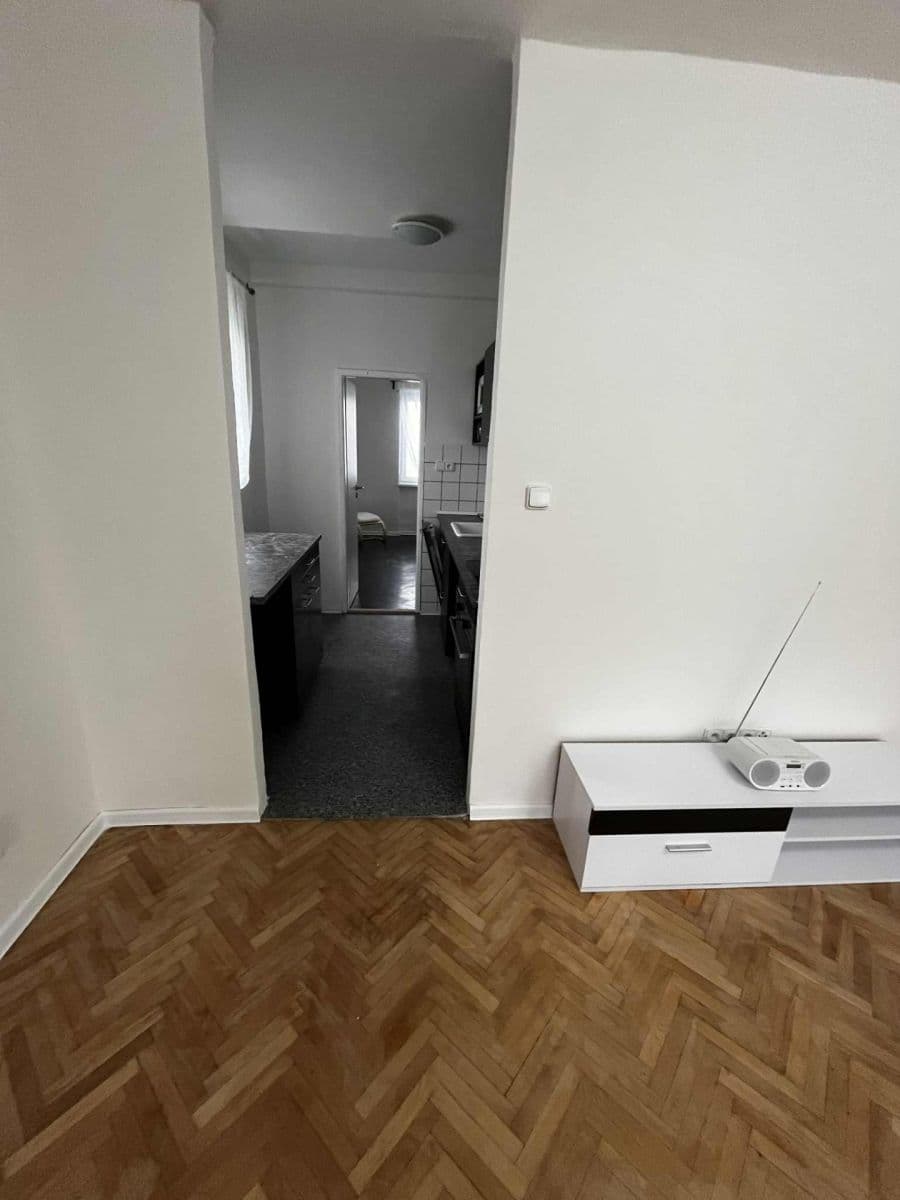 3 bedroom flat to rent, 55 m², Hrusická, Prague, Prague 3 bedroom flat to rent, 55 m², Hrusická, Prague, Prague