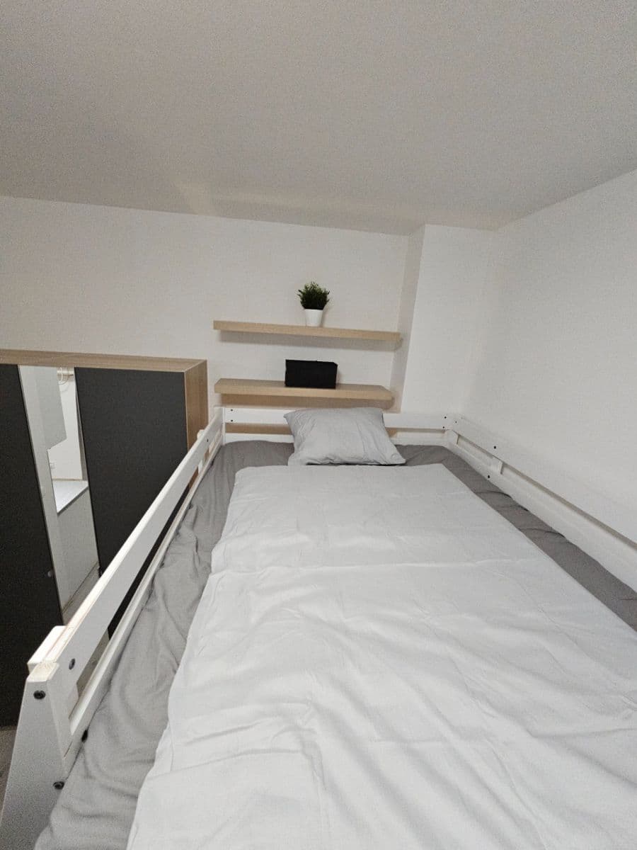 Studio flat to rent, 24 m², Vrapická, Kladno, Středočeský Region Studio flat to rent, 24 m², Vrapická, Kladno, Středočeský Region