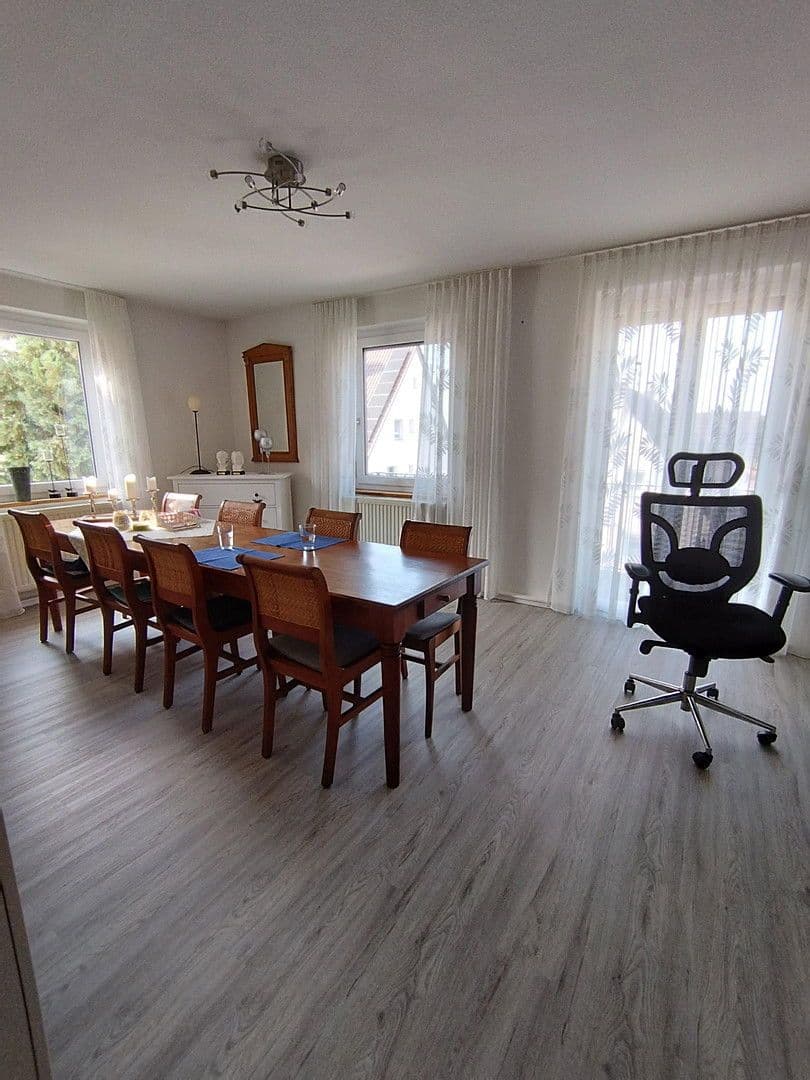 2 bedroom with open-plan kitchen flat to rent, 100 m², Plochingen, Baden-Württemberg 2 bedroom with open-plan kitchen flat to rent, 100 m², Plochingen, Baden-Württemberg