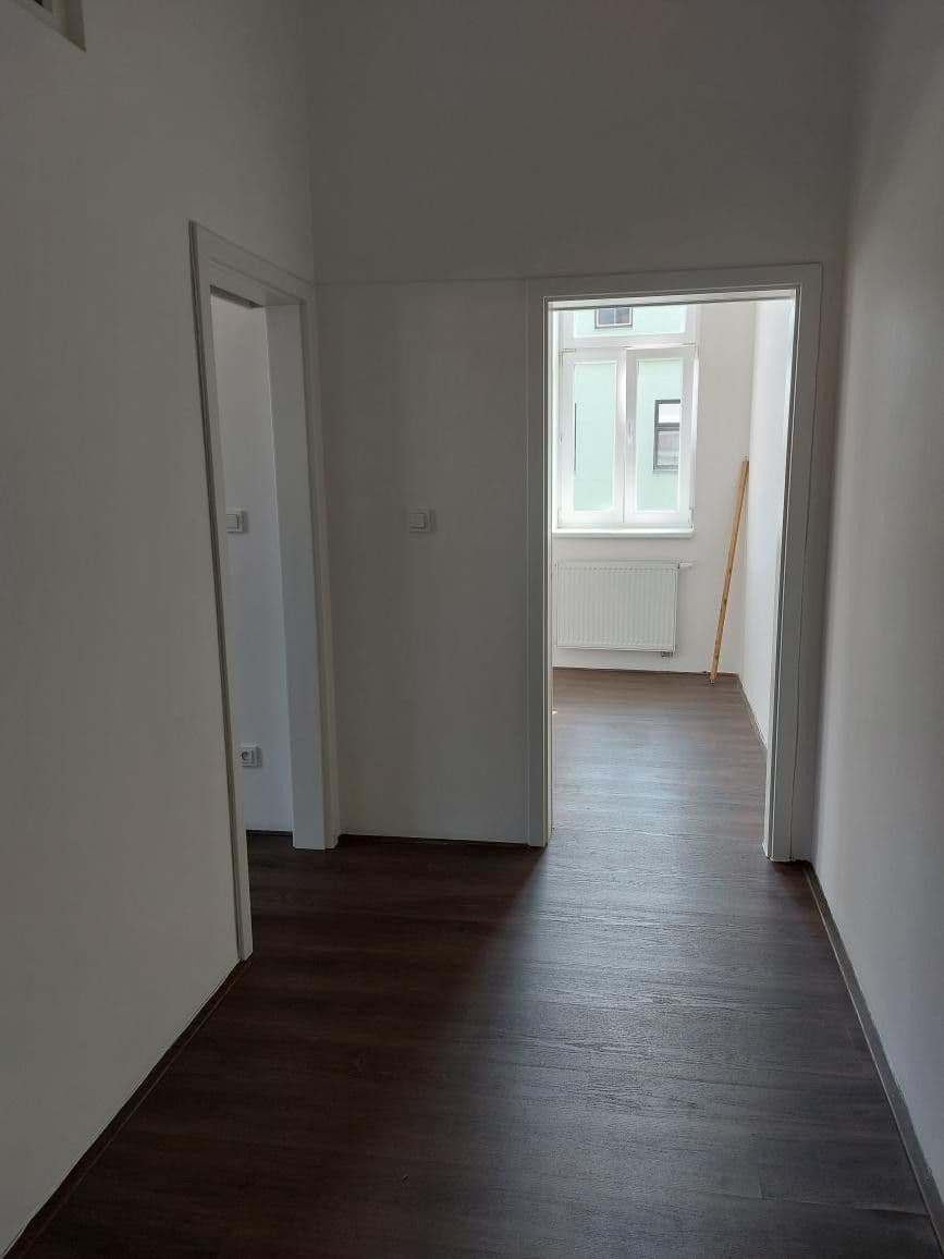 2 bedroom with open-plan kitchen flat to rent, 70 m², Kosmákova, Brno, Jihomoravský Region 2 bedroom with open-plan kitchen flat to rent, 70 m², Kosmákova, Brno, Jihomoravský Region