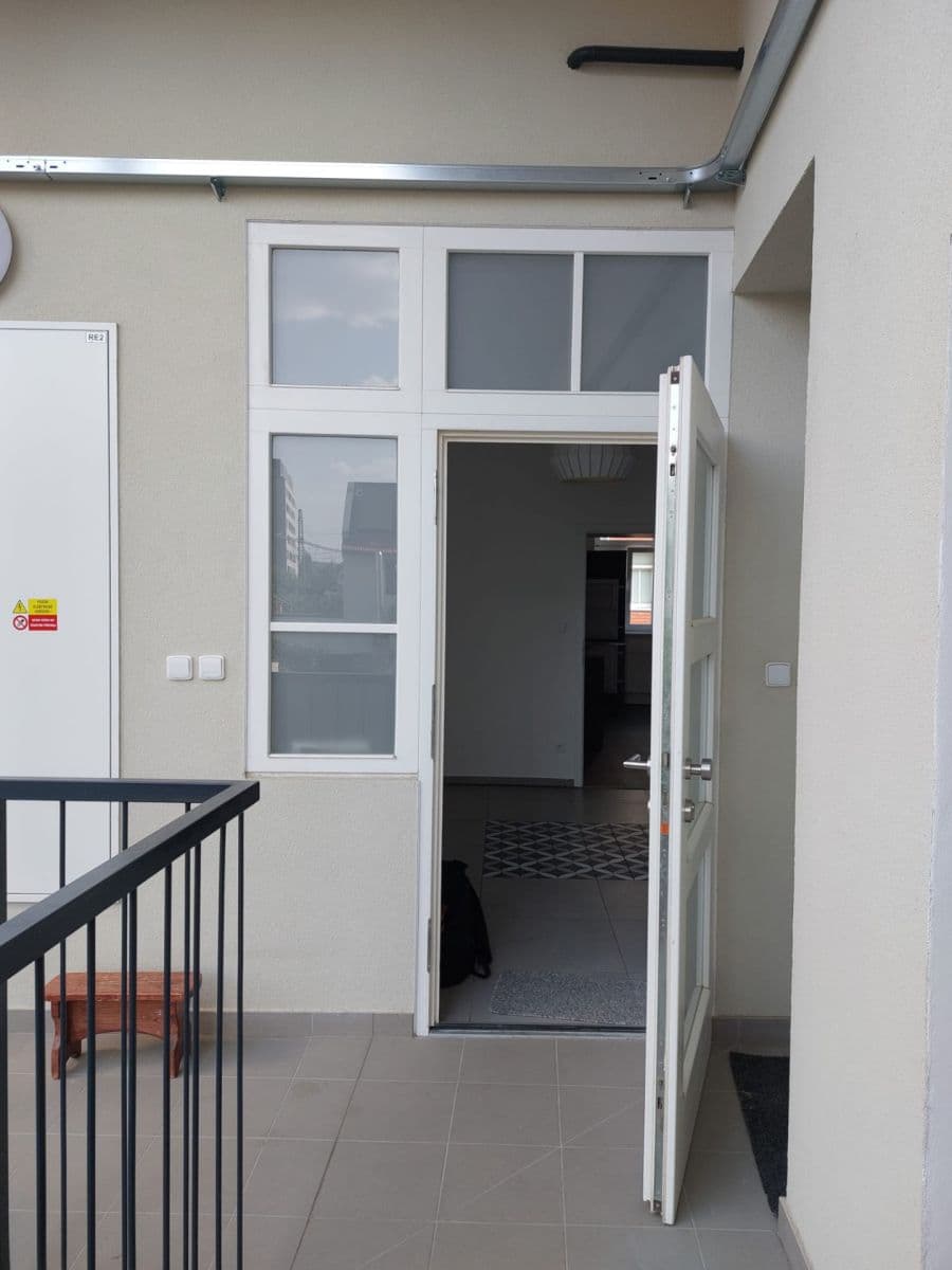 2 bedroom with open-plan kitchen flat to rent, 70 m², Kosmákova, Brno, Jihomoravský Region 2 bedroom with open-plan kitchen flat to rent, 70 m², Kosmákova, Brno, Jihomoravský Region