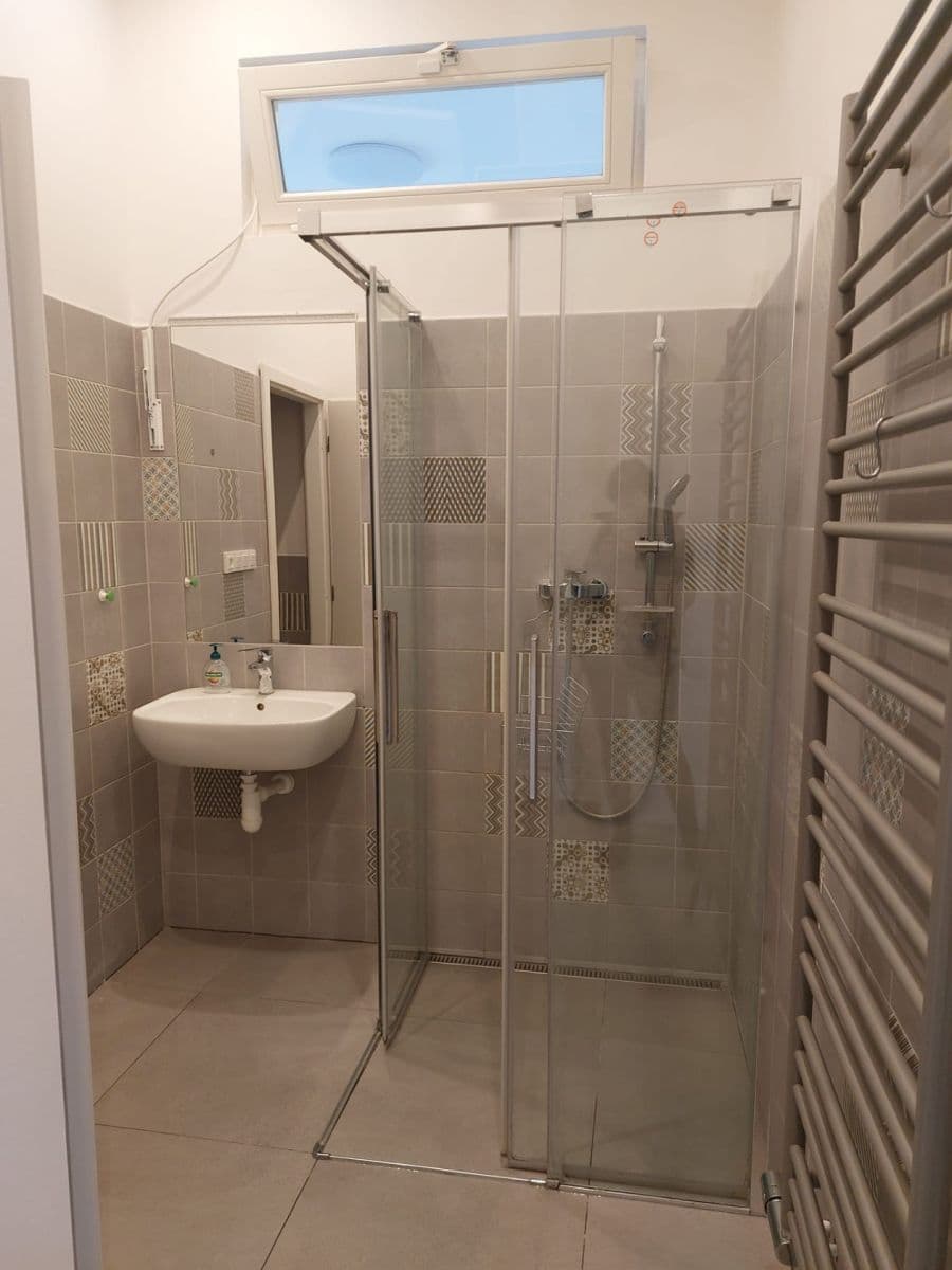 2 bedroom with open-plan kitchen flat to rent, 70 m², Kosmákova, Brno, Jihomoravský Region 2 bedroom with open-plan kitchen flat to rent, 70 m², Kosmákova, Brno, Jihomoravský Region