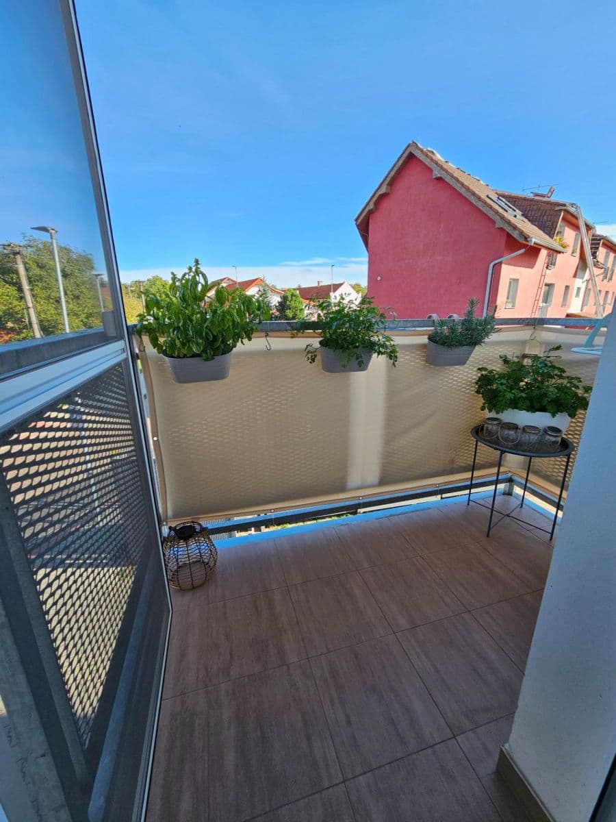 2 bedroom with open-plan kitchen flat to rent, 60 m², Břežany II, Středočeský Region 2 bedroom with open-plan kitchen flat to rent, 60 m², Břežany II, Středočeský Region