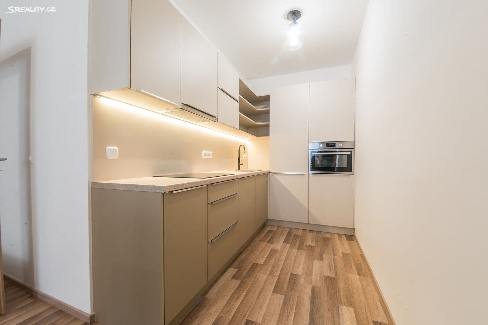 1 bedroom with open-plan kitchen flat to rent, 60 m², Zvěřinova, Prague, Prague 1 bedroom with open-plan kitchen flat to rent, 60 m², Zvěřinova, Prague, Prague