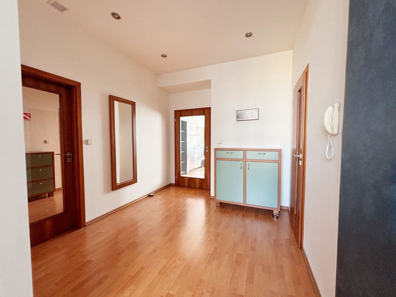 2 bedroom with open-plan kitchen flat to rent, 123 m², Kostelní, Prague, Prague 2 bedroom with open-plan kitchen flat to rent, 123 m², Kostelní, Prague, Prague