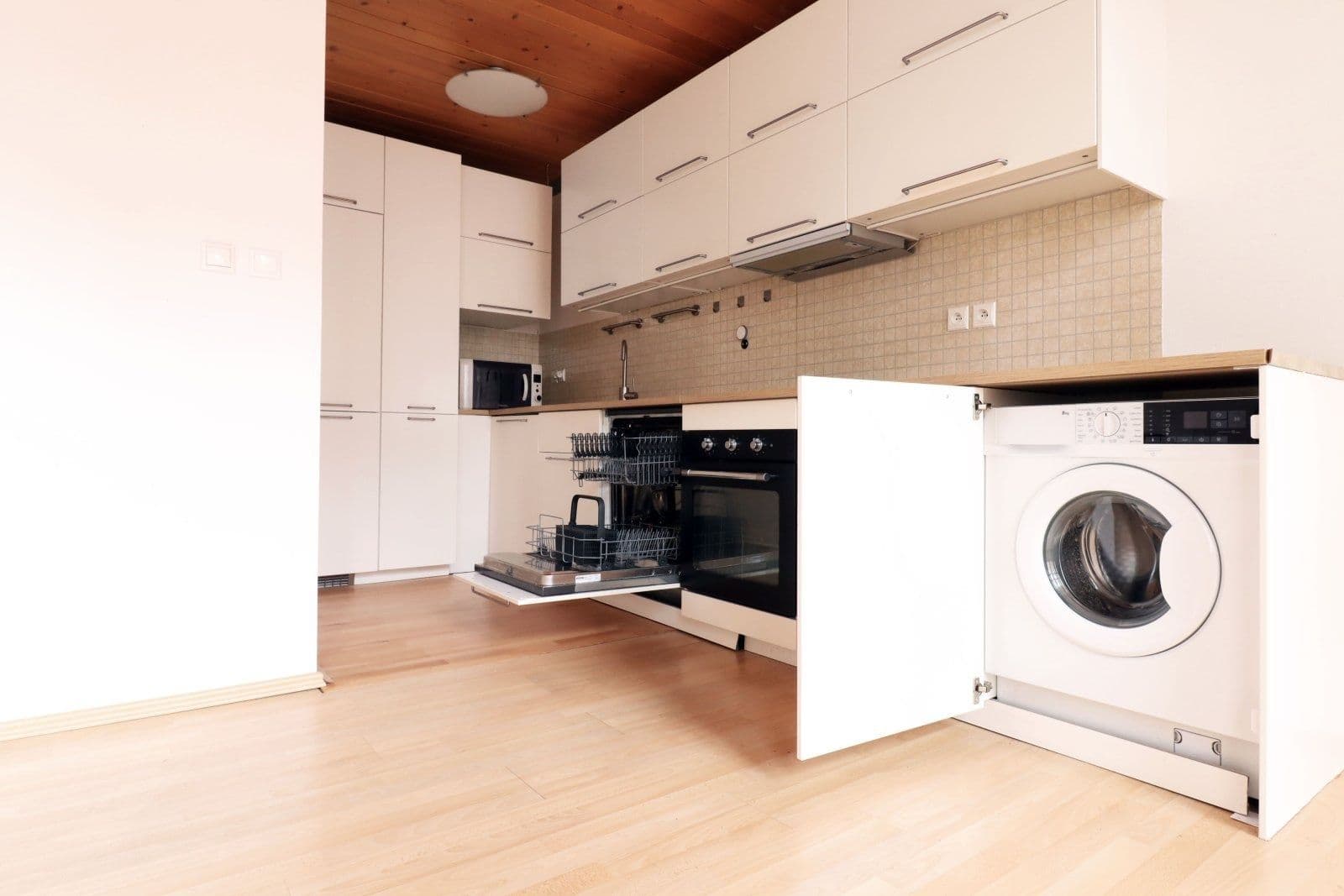 1 bedroom with open-plan kitchen flat to rent, 76 m², Novákových, Prague, Prague 1 bedroom with open-plan kitchen flat to rent, 76 m², Novákových, Prague, Prague