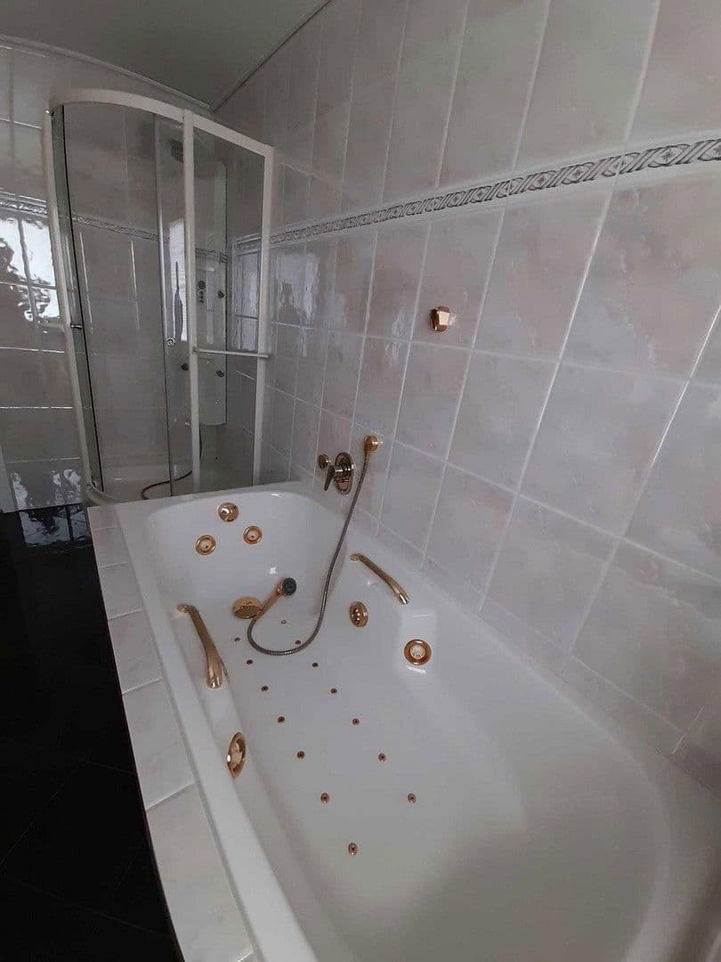 house for sale, 380 m², Roschdohler Weg 104, Neumünster, Schleswig-Holstein house for sale, 380 m², Roschdohler Weg 104, Neumünster, Schleswig-Holstein