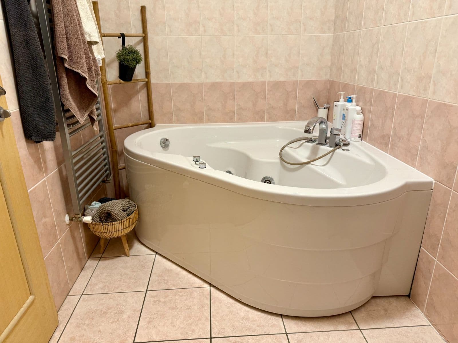 2 bedroom with open-plan kitchen flat to rent, 85 m², Vrbovecká, Brno, Jihomoravský Region 2 bedroom with open-plan kitchen flat to rent, 85 m², Vrbovecká, Brno, Jihomoravský Region