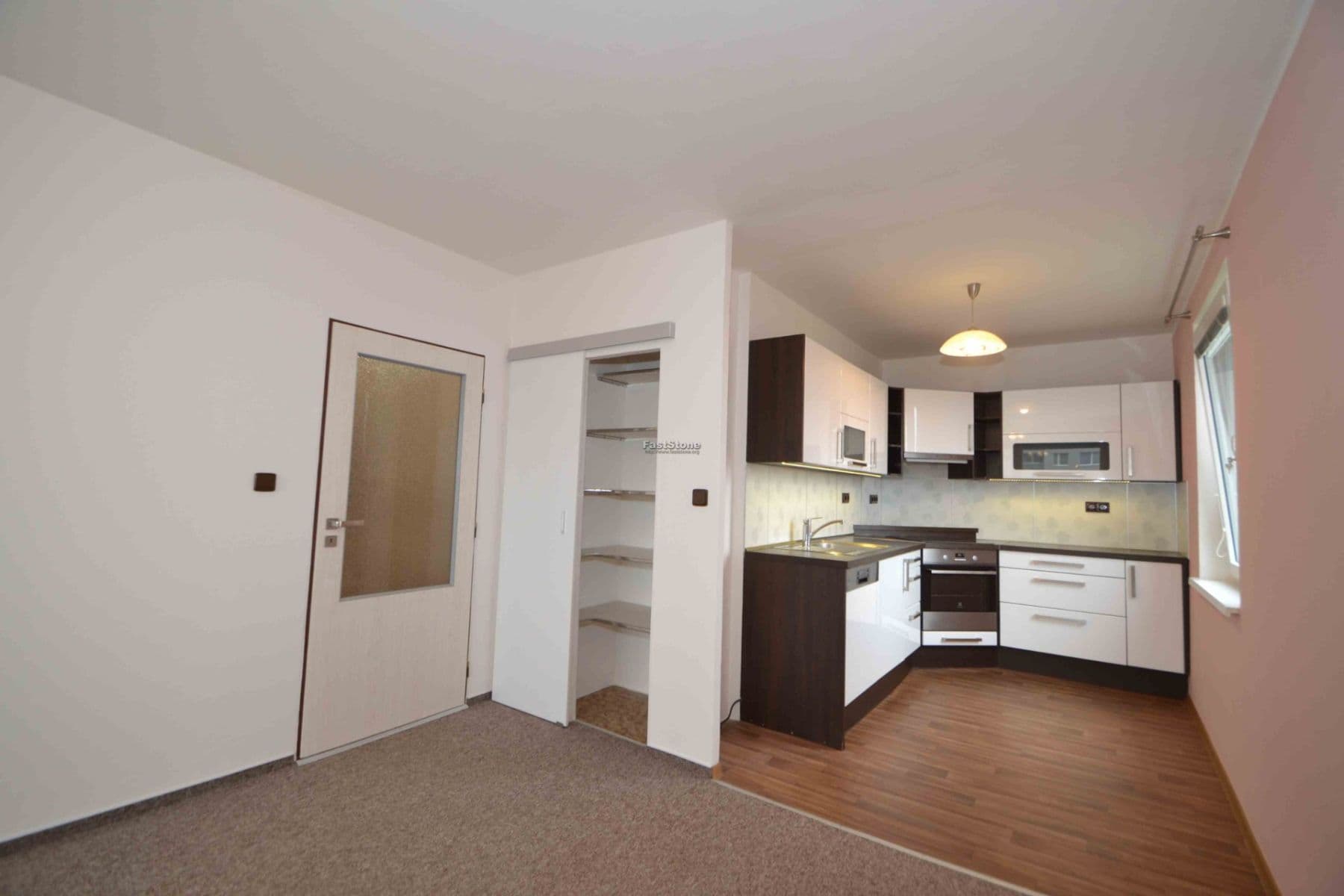 2 bedroom with open-plan kitchen flat to rent, 65 m², Makovského, Prague, Prague 2 bedroom with open-plan kitchen flat to rent, 65 m², Makovského, Prague, Prague