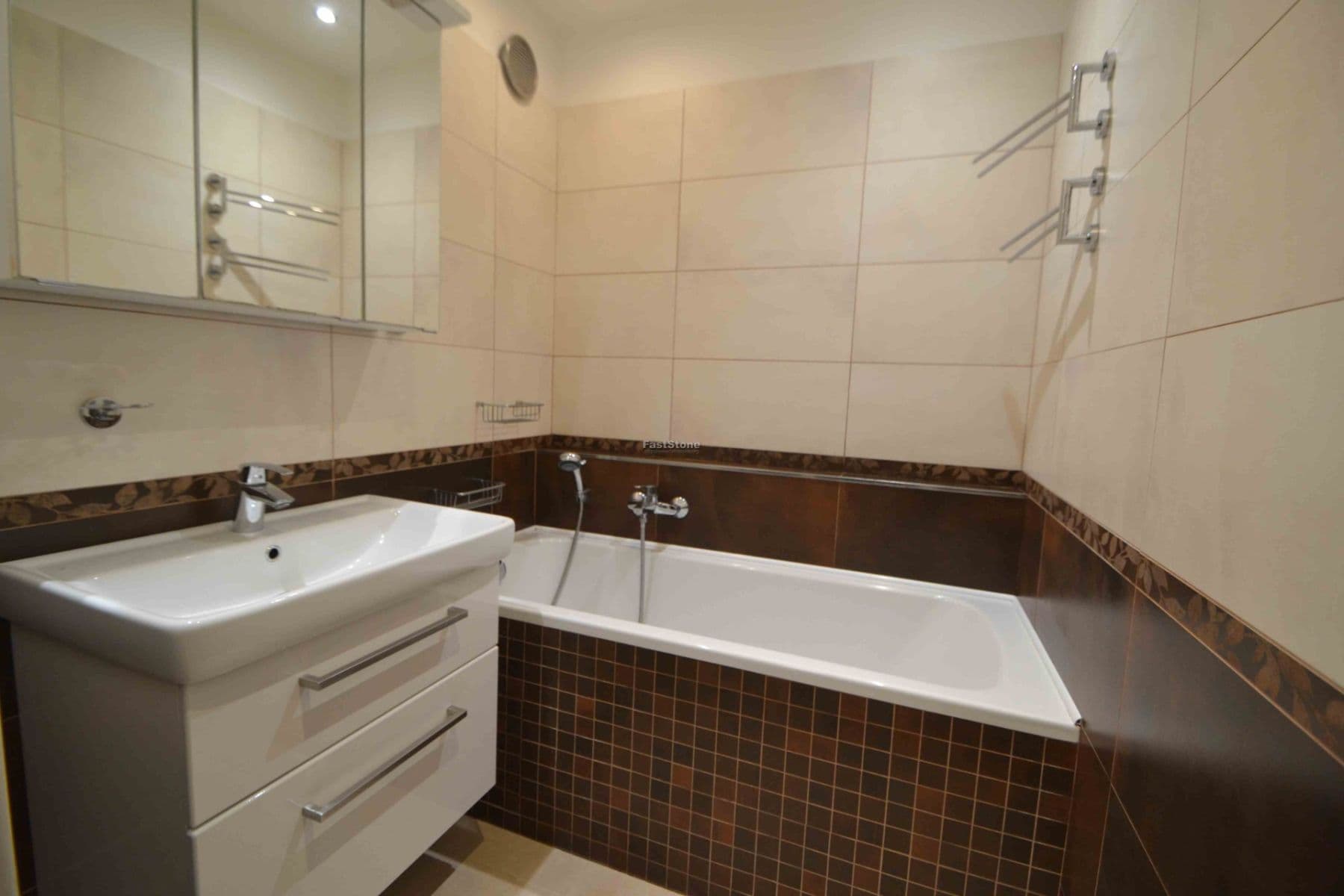 2 bedroom with open-plan kitchen flat to rent, 65 m², Makovského, Prague, Prague 2 bedroom with open-plan kitchen flat to rent, 65 m², Makovského, Prague, Prague