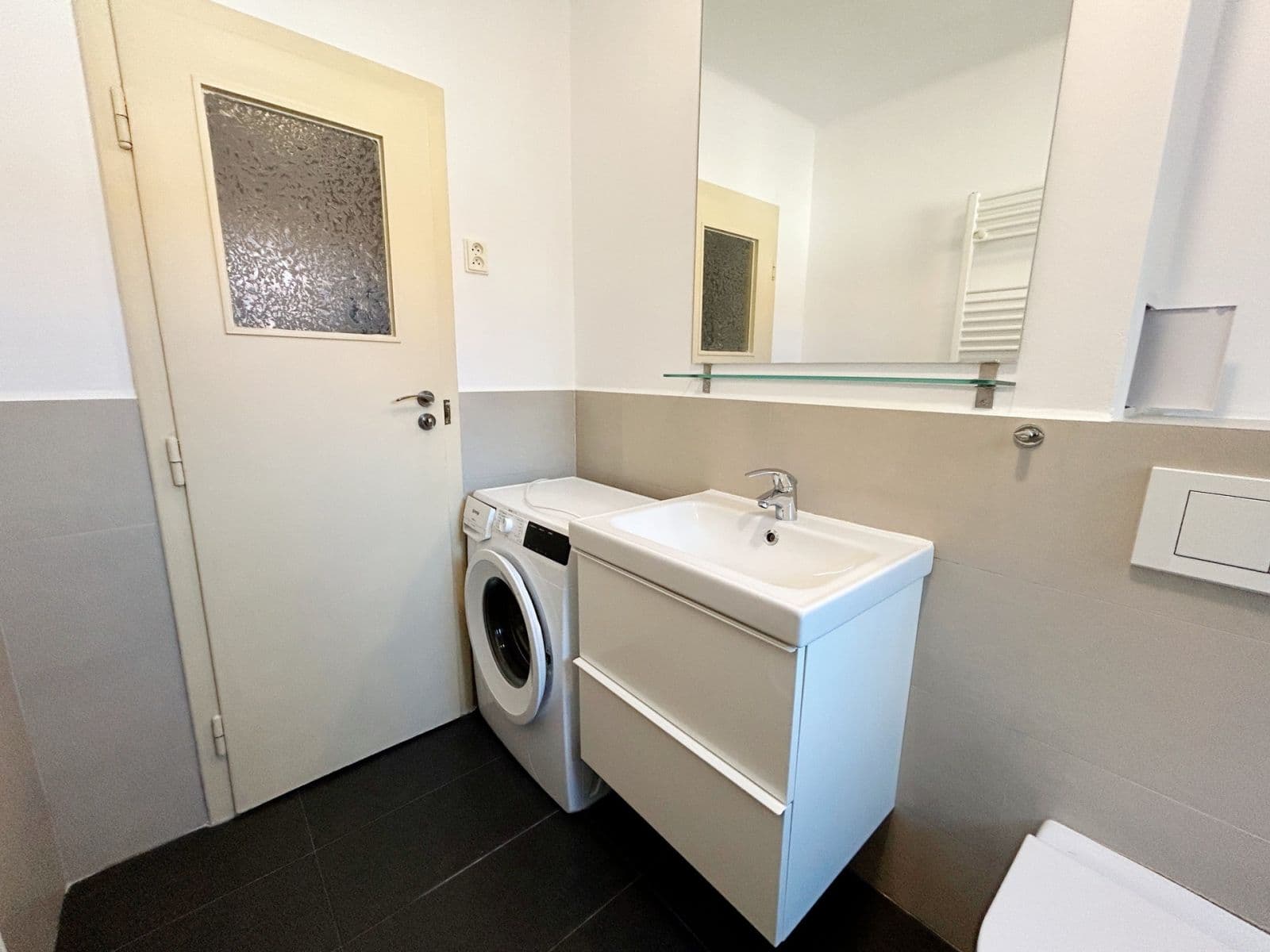 2 bedroom flat to rent, 53 m², Lhotecká, Mníšek pod Brdy, Středočeský Region 2 bedroom flat to rent, 53 m², Lhotecká, Mníšek pod Brdy, Středočeský Region