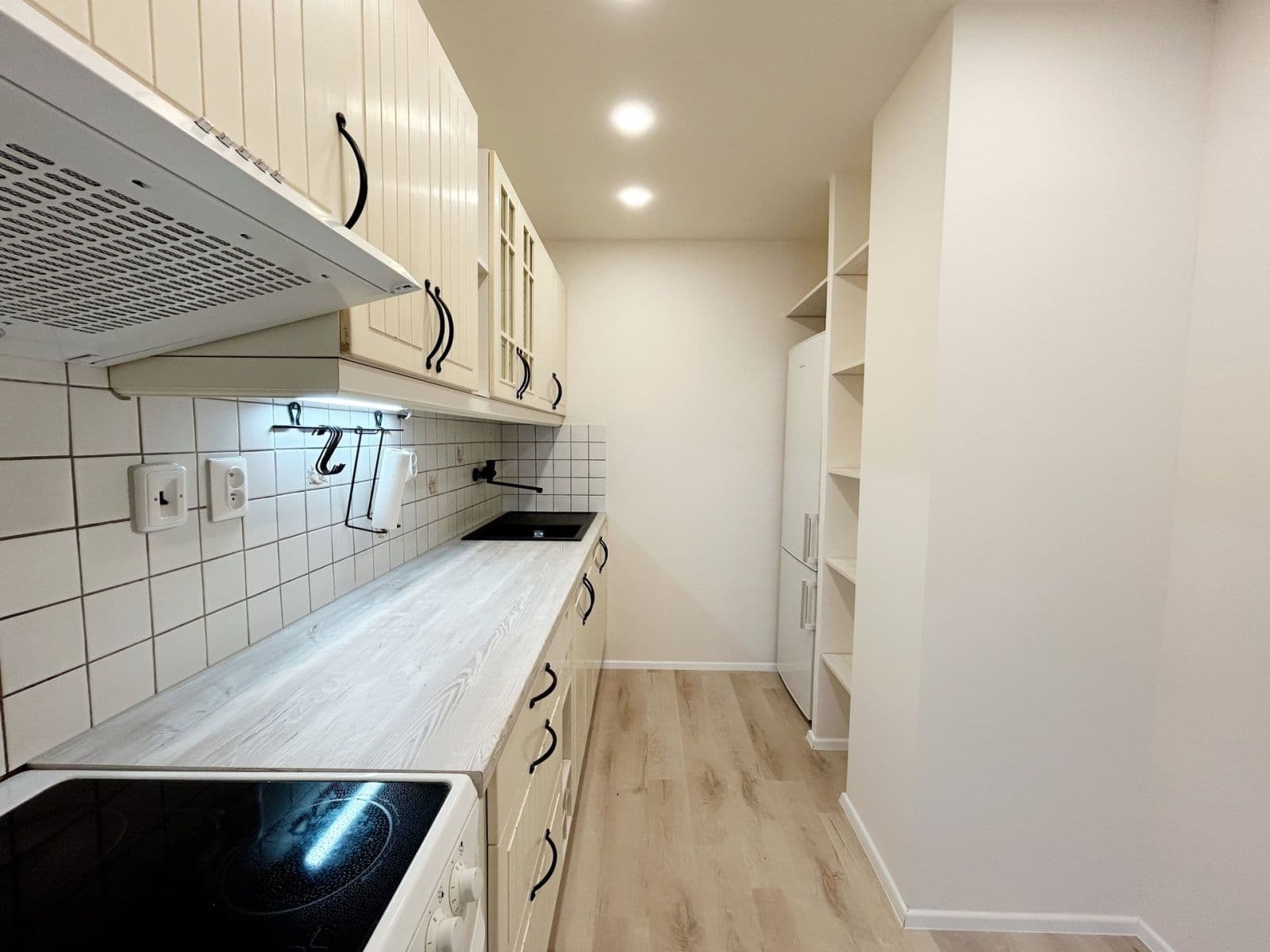 2 bedroom with open-plan kitchen flat to rent, 56 m², Řešovská, Prague, Prague 2 bedroom with open-plan kitchen flat to rent, 56 m², Řešovská, Prague, Prague