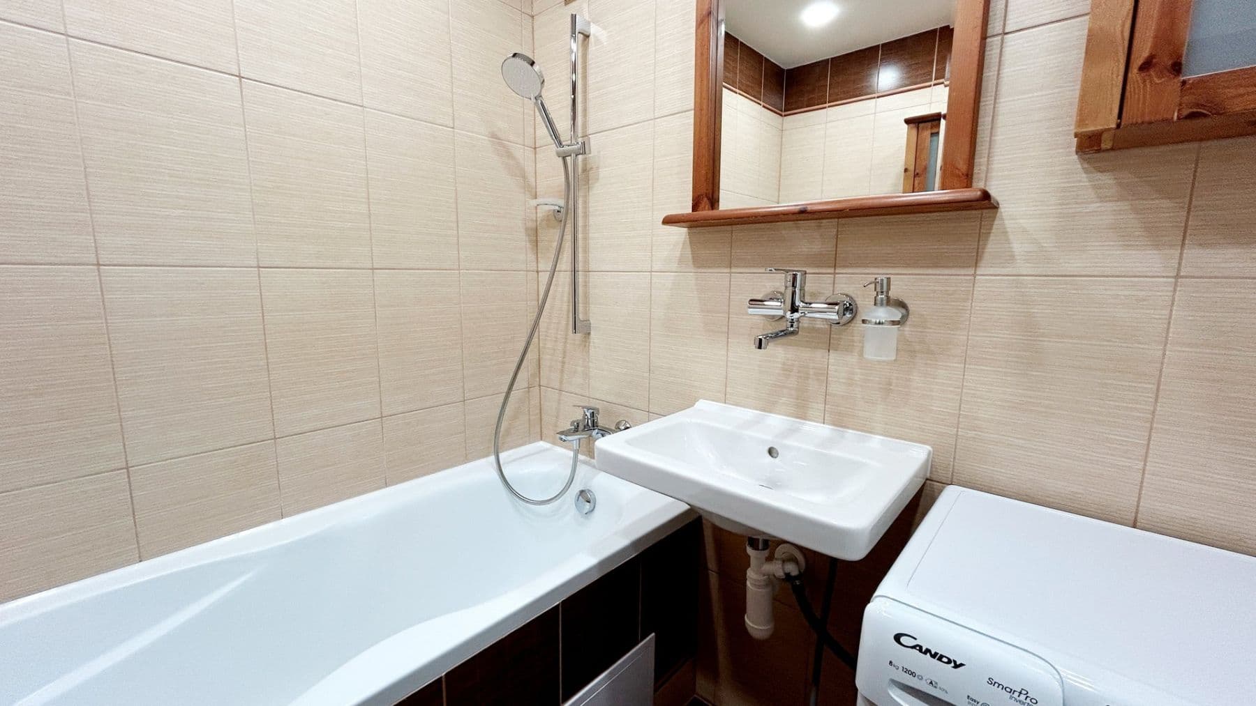 2 bedroom with open-plan kitchen flat to rent, 56 m², Řešovská, Prague, Prague 2 bedroom with open-plan kitchen flat to rent, 56 m², Řešovská, Prague, Prague