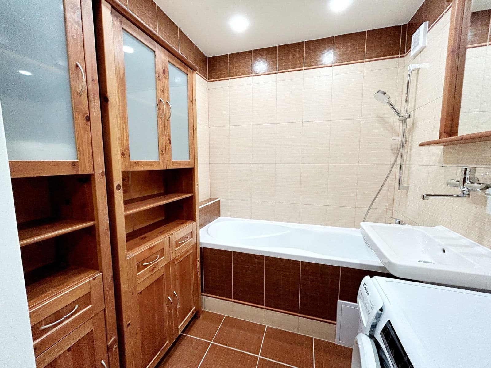 2 bedroom with open-plan kitchen flat to rent, 56 m², Řešovská, Prague, Prague 2 bedroom with open-plan kitchen flat to rent, 56 m², Řešovská, Prague, Prague