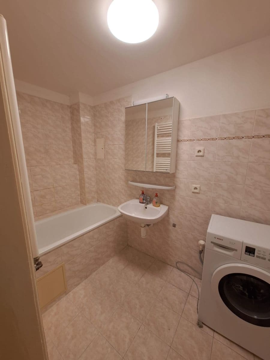 2 bedroom with open-plan kitchen flat to rent, 89 m², Korunní, Prague, Prague 2 bedroom with open-plan kitchen flat to rent, 89 m², Korunní, Prague, Prague