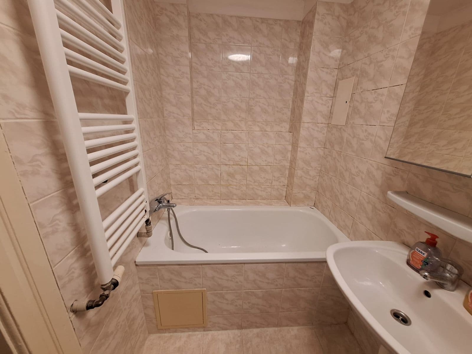 2 bedroom with open-plan kitchen flat to rent, 89 m², Korunní, Prague, Prague 2 bedroom with open-plan kitchen flat to rent, 89 m², Korunní, Prague, Prague