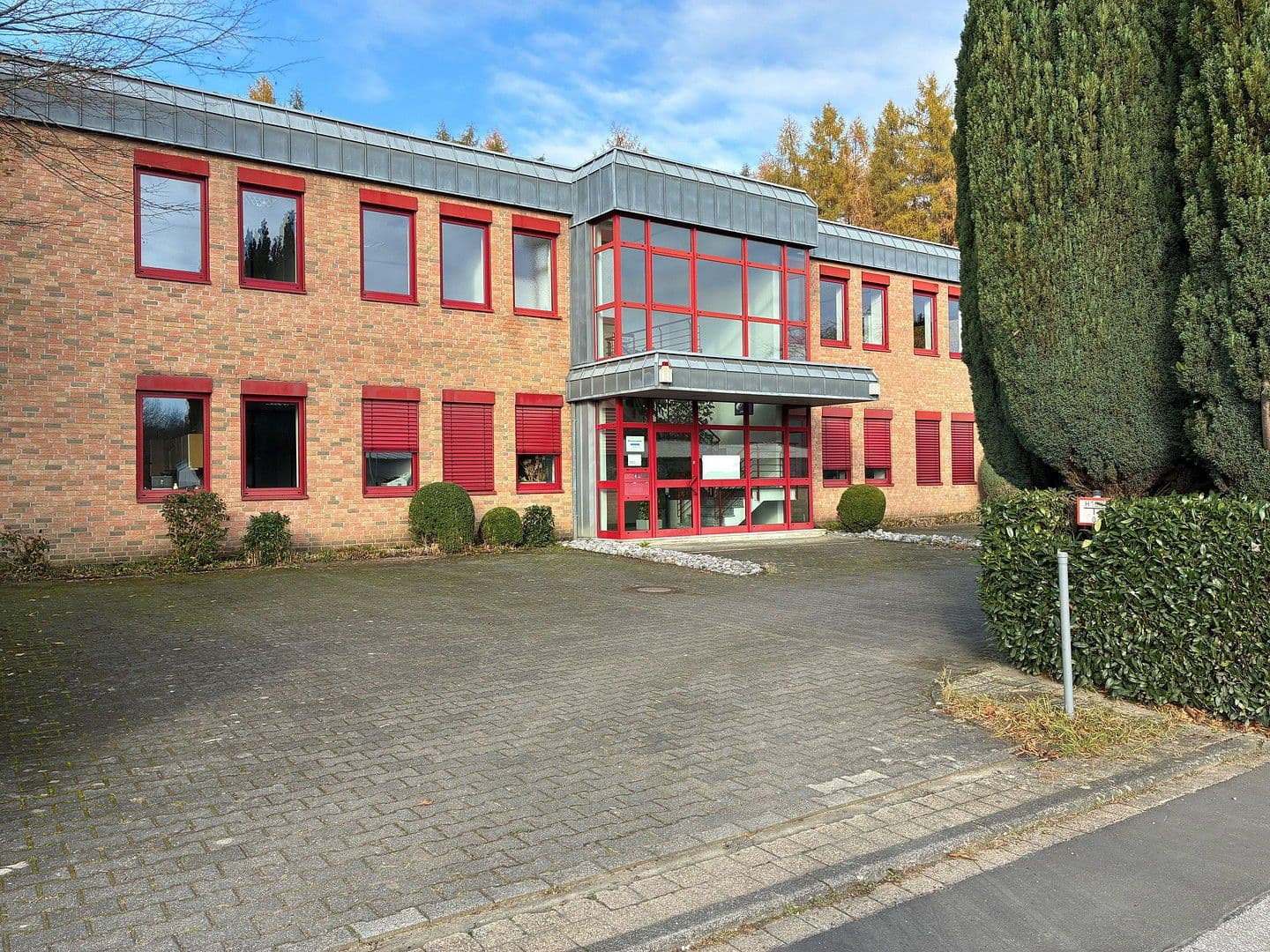 office to rent, 620 m², Industriestrasse 48, Burscheid, North Rhine-Westphalia office to rent, 620 m², Industriestrasse 48, Burscheid, North Rhine-Westphalia