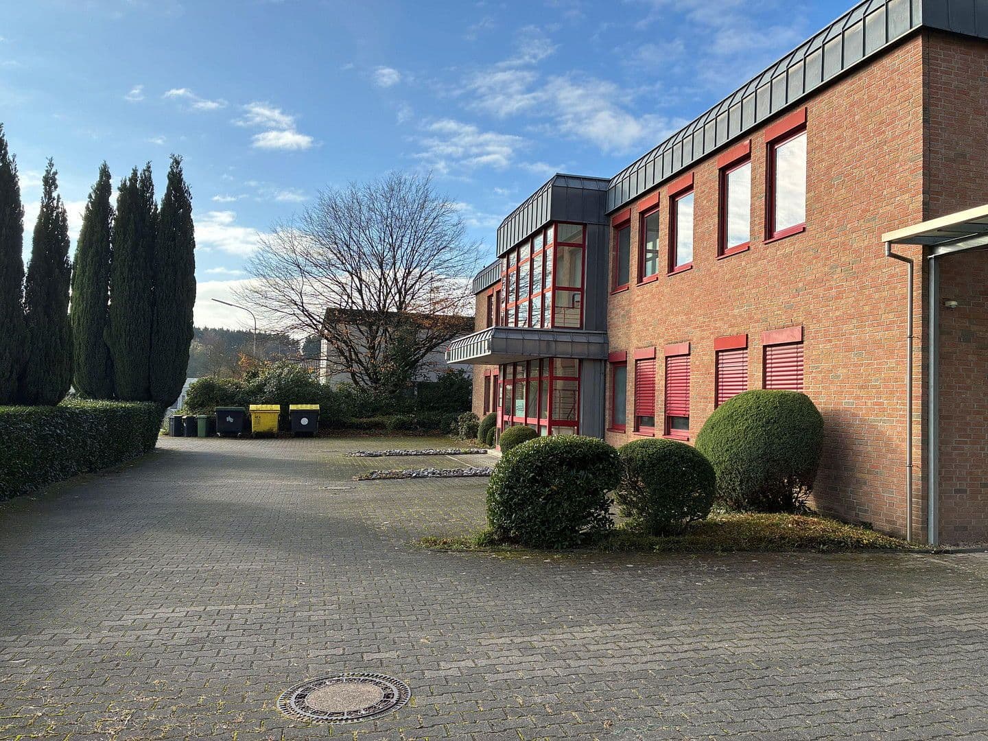 office to rent, 620 m², Industriestrasse 48, Burscheid, North Rhine-Westphalia office to rent, 620 m², Industriestrasse 48, Burscheid, North Rhine-Westphalia