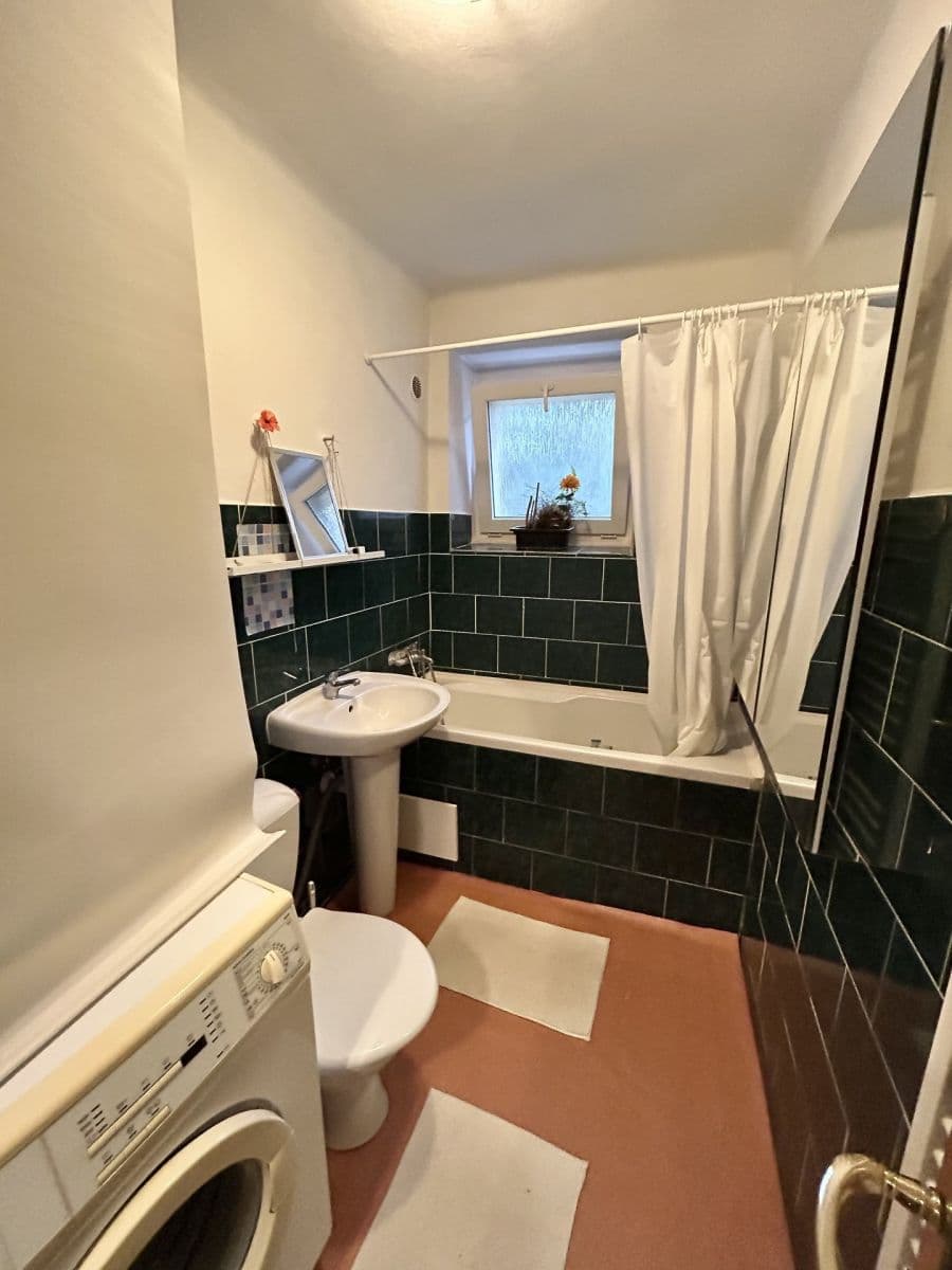 1 bedroom with open-plan kitchen flat to rent, 52 m², Petrohradská, Kladno, Středočeský Region 1 bedroom with open-plan kitchen flat to rent, 52 m², Petrohradská, Kladno, Středočeský Region