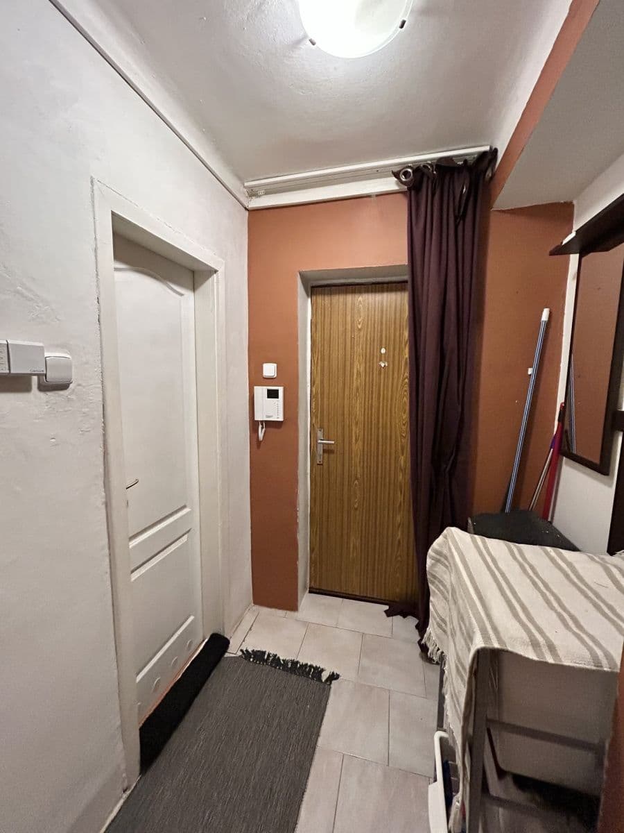 1 bedroom with open-plan kitchen flat to rent, 52 m², Petrohradská, Kladno, Středočeský Region 1 bedroom with open-plan kitchen flat to rent, 52 m², Petrohradská, Kladno, Středočeský Region