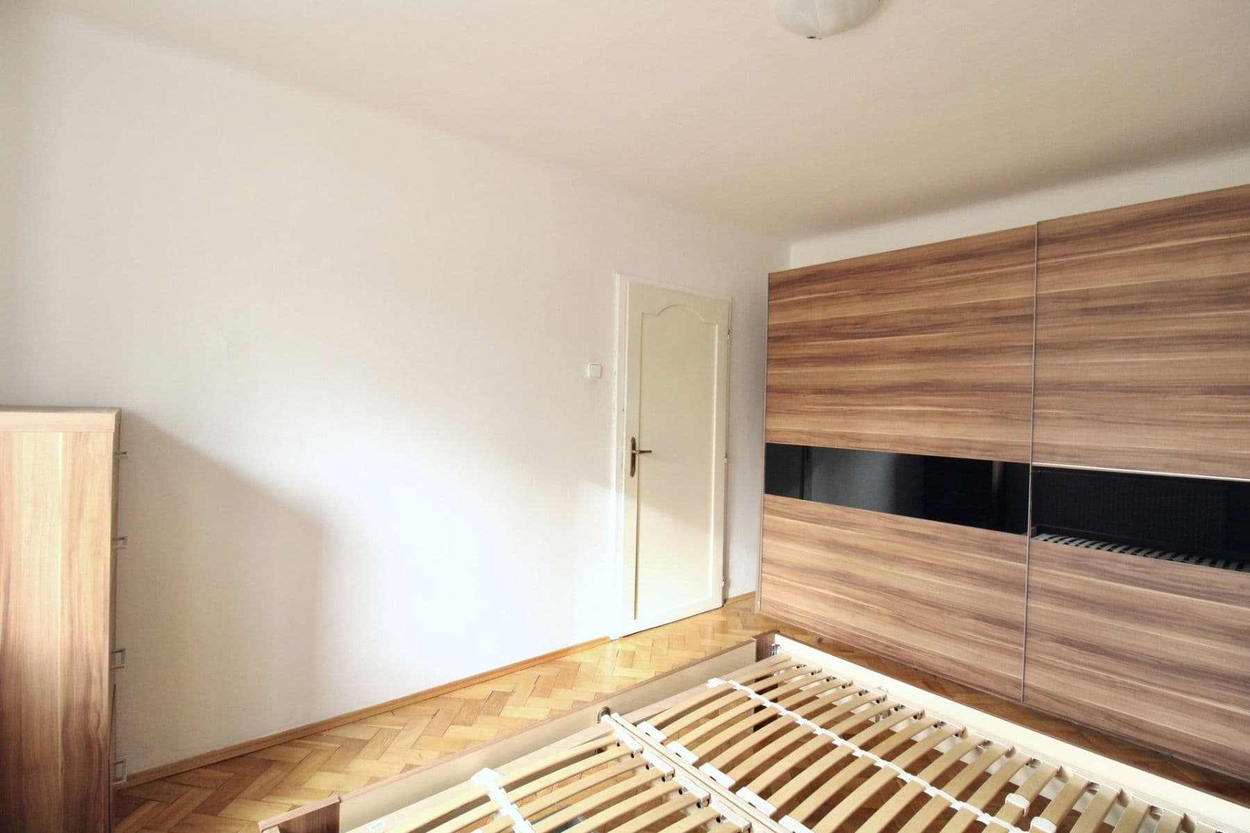 1 bedroom with open-plan kitchen flat to rent, 52 m², Petrohradská, Kladno, Středočeský Region 1 bedroom with open-plan kitchen flat to rent, 52 m², Petrohradská, Kladno, Středočeský Region