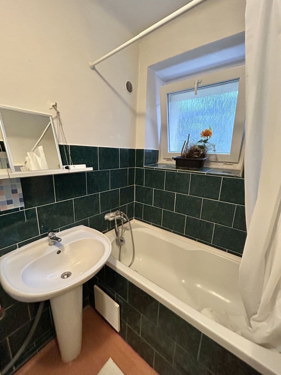 1 bedroom with open-plan kitchen flat to rent, 52 m², Petrohradská, Kladno, Středočeský Region 1 bedroom with open-plan kitchen flat to rent, 52 m², Petrohradská, Kladno, Středočeský Region