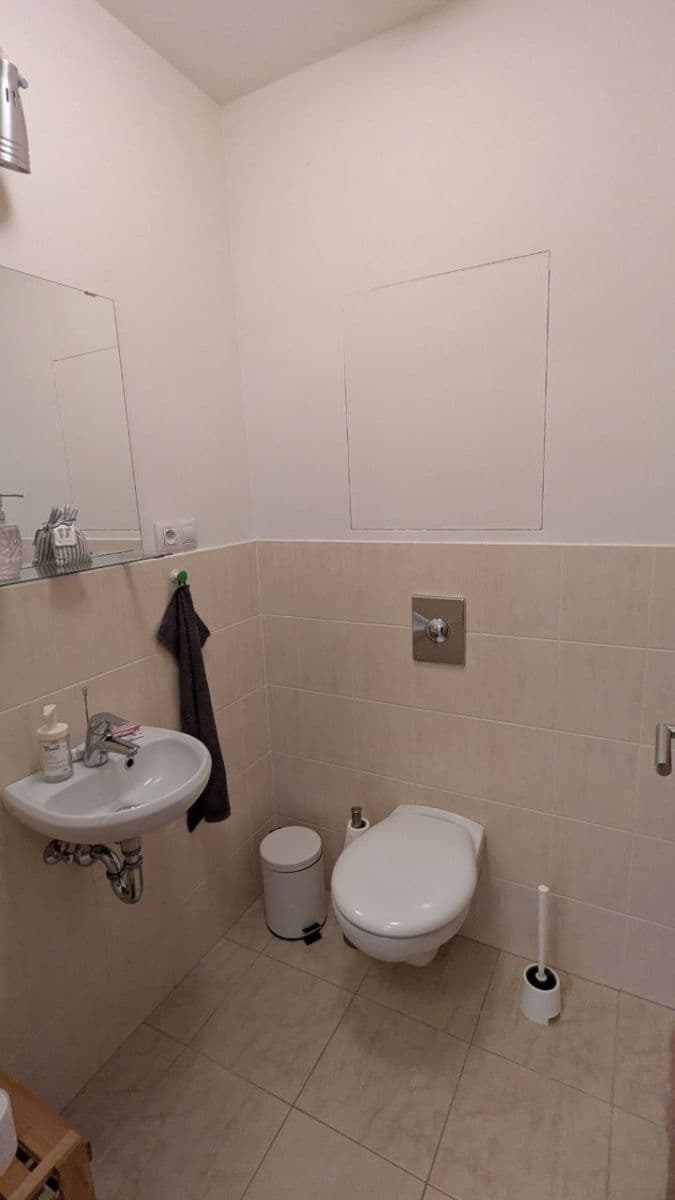 1 bedroom with open-plan kitchen flat to rent, 69 m², Korunní, Prague, Prague 1 bedroom with open-plan kitchen flat to rent, 69 m², Korunní, Prague, Prague